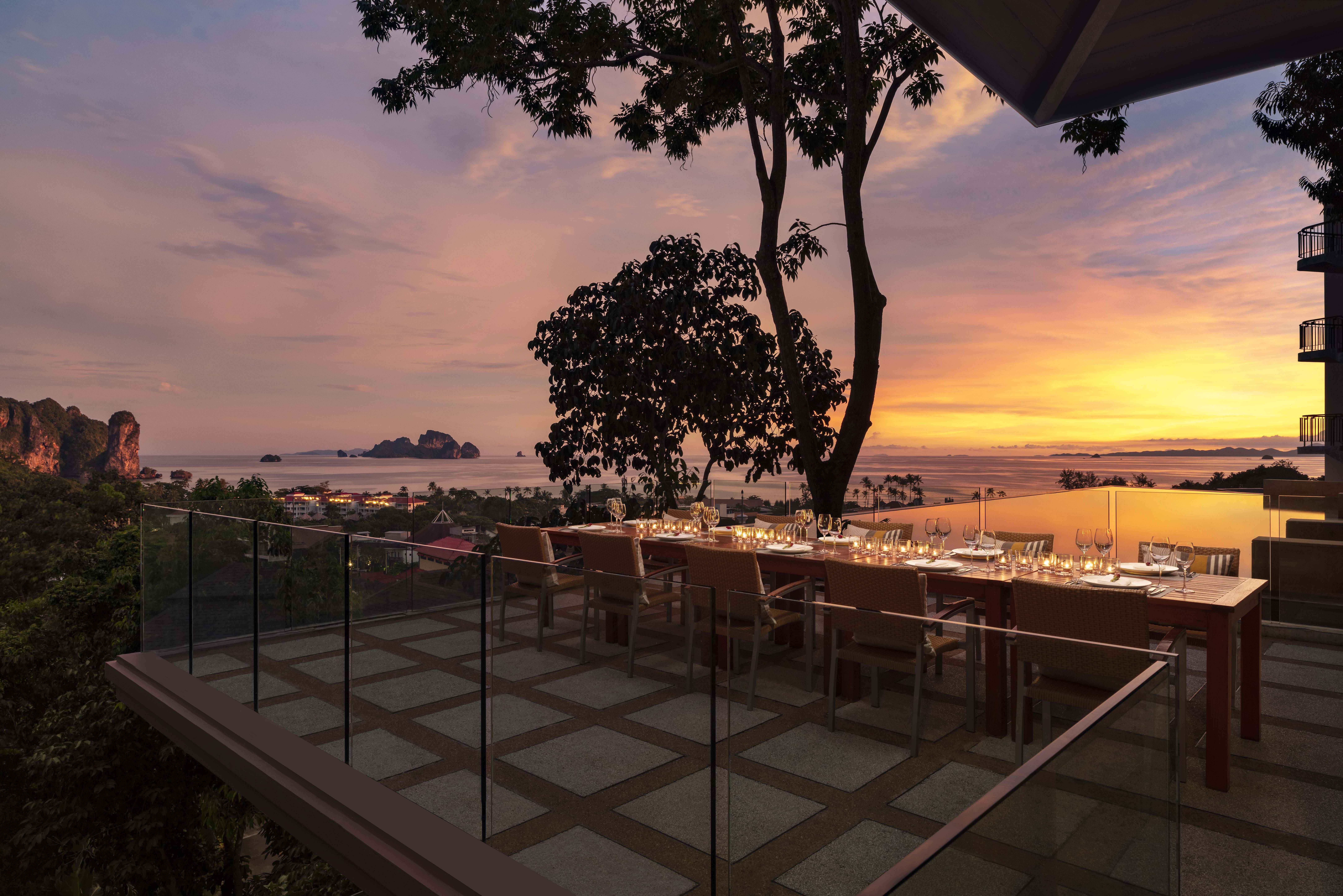 The Cliff Restaurant in het Avani Ao Nang Cliff Krabi Resort in Thailand