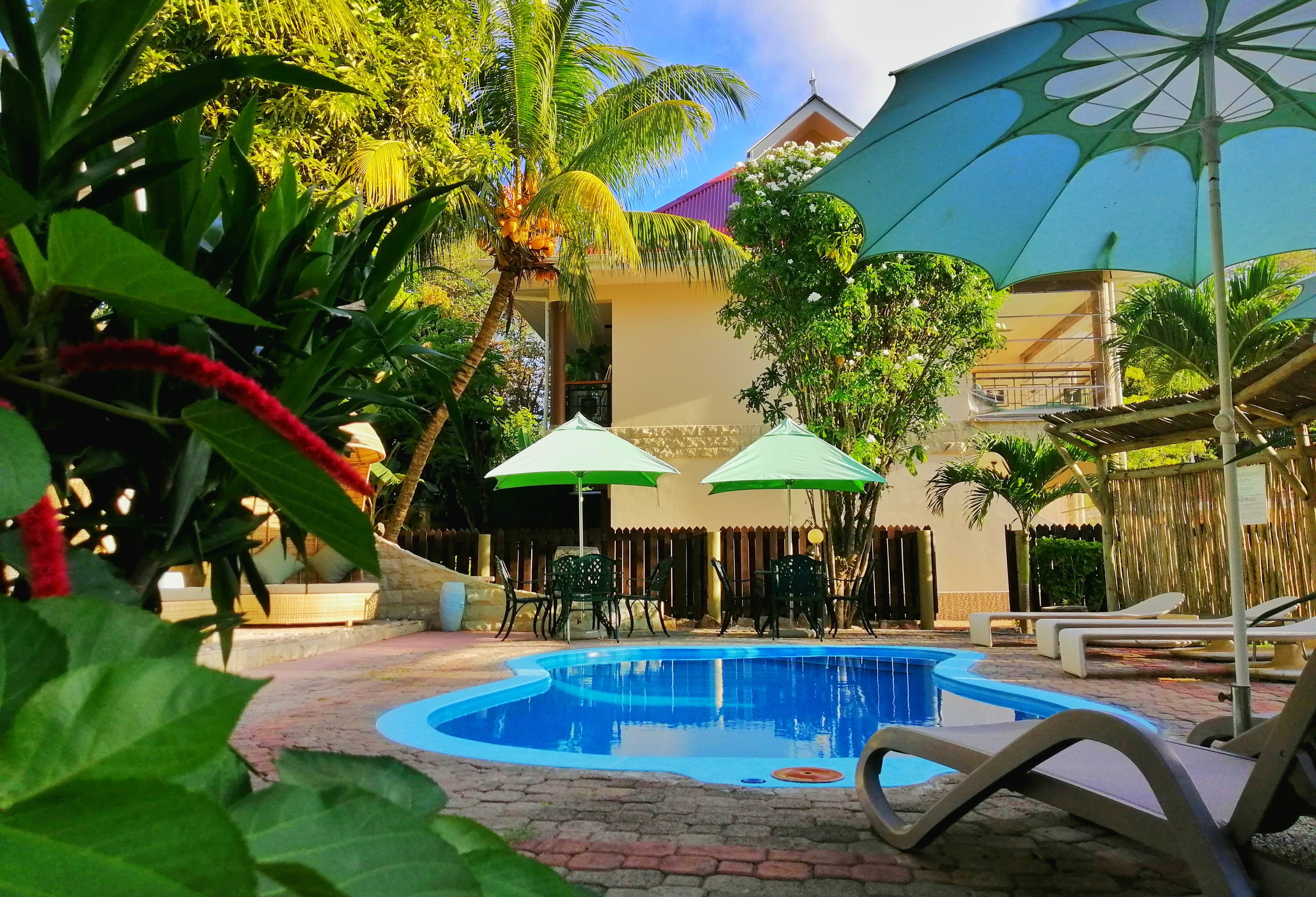Zwembad van Casa de Leela op La Digue in de Seychellen