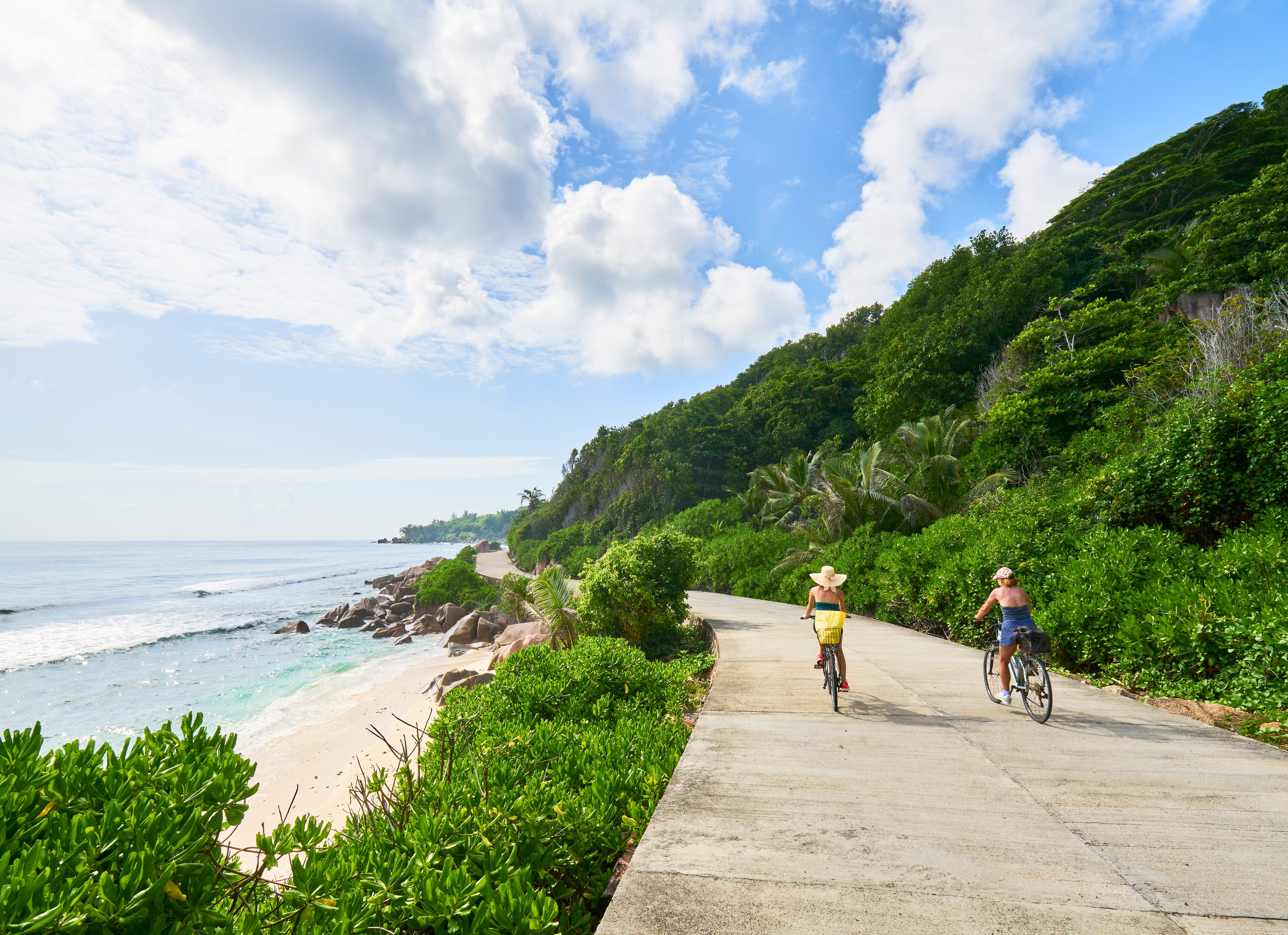 Fietsen op het eiland La Digue in de Seychellen