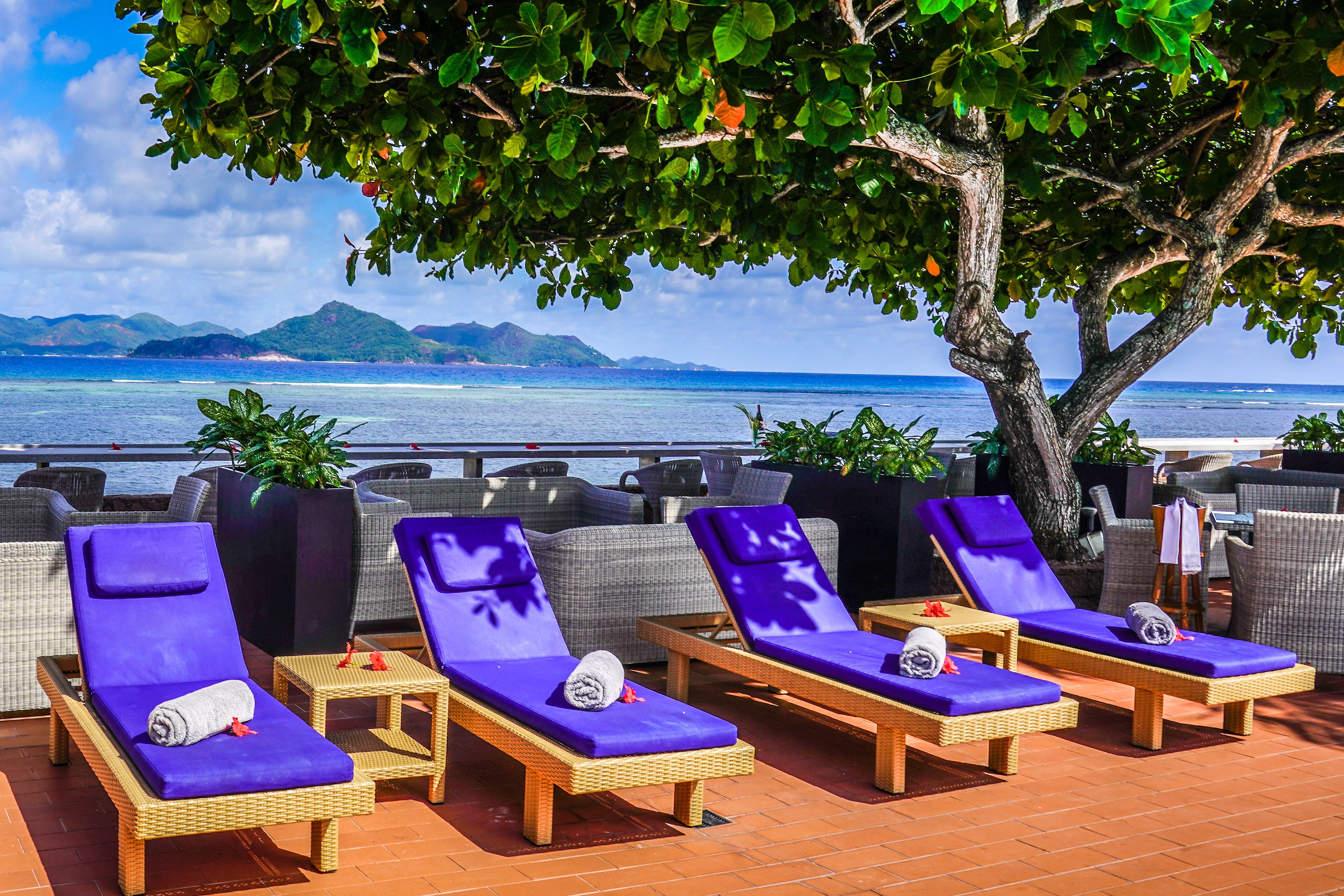 Het zwembad van het La Digue Island Lodge in de Seychellen