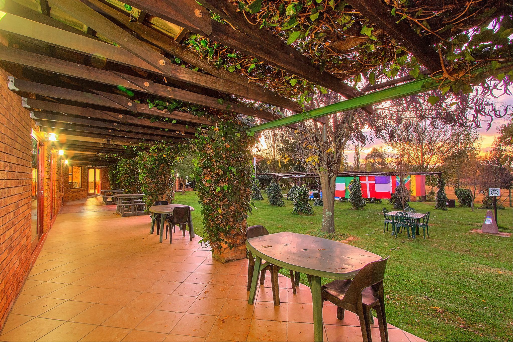 zuid-afrika-johannesburg-avant-garde-lodge-tuin-2