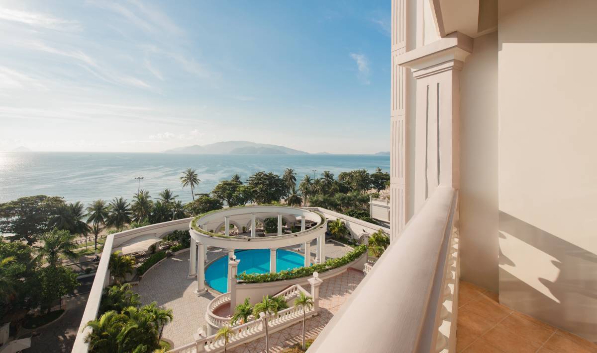 Uitzicht van de Deluxe Oceanview kamer in het Sunrise Resort in Nha Trang in Vietnam