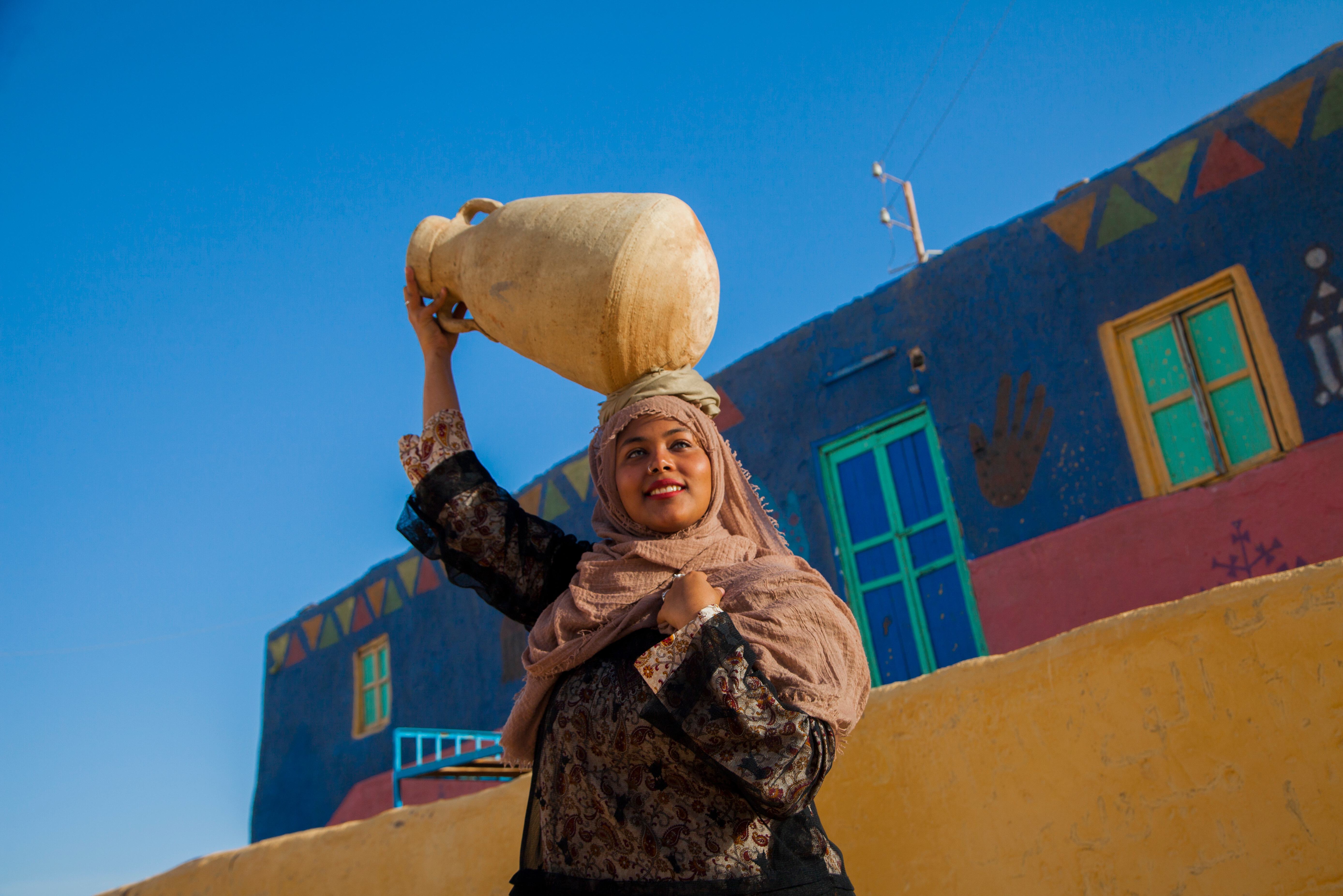 Egyptische vrouw bij Aswan in Egypte