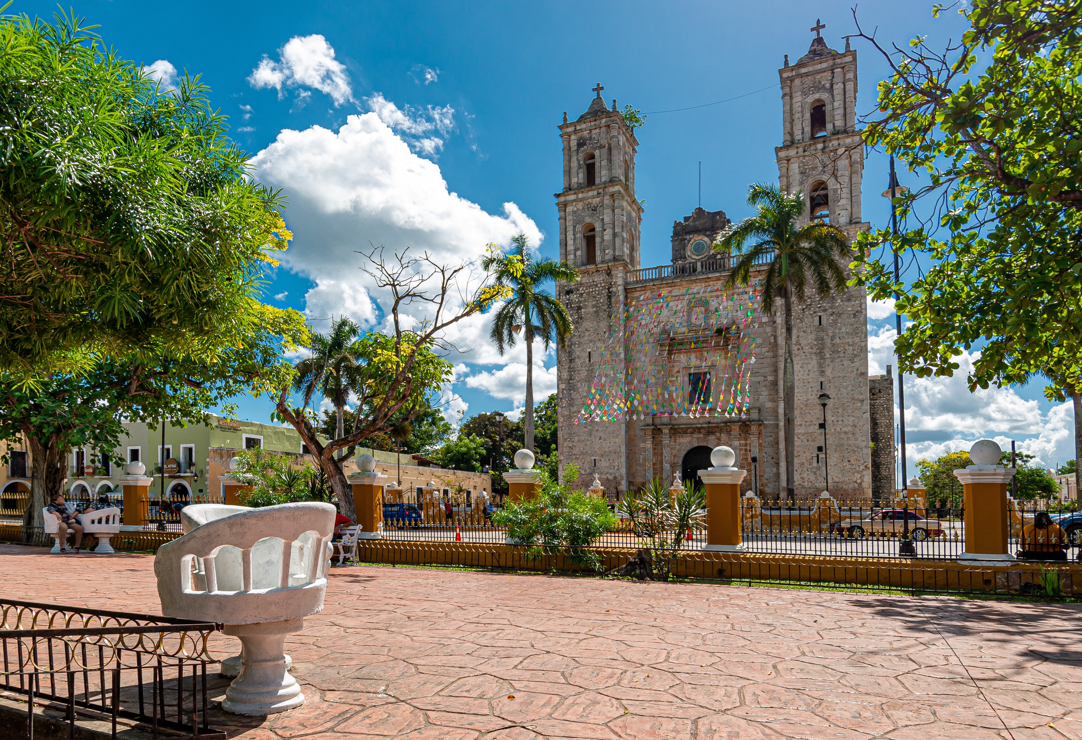 Plaza Kathedraal in Valladolid in Yucatan in Mexico