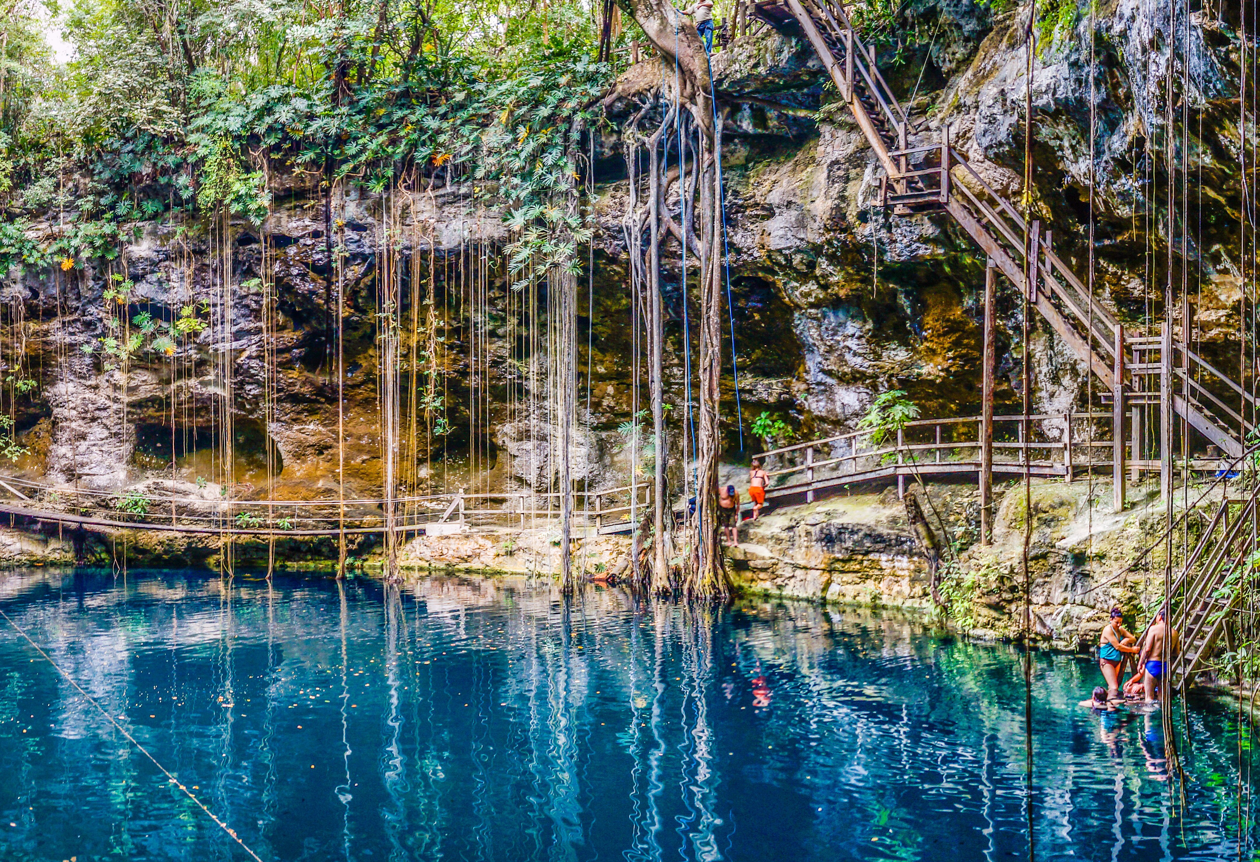 Ek Balam cenote nabij Valladolid in Yucatan Mexico