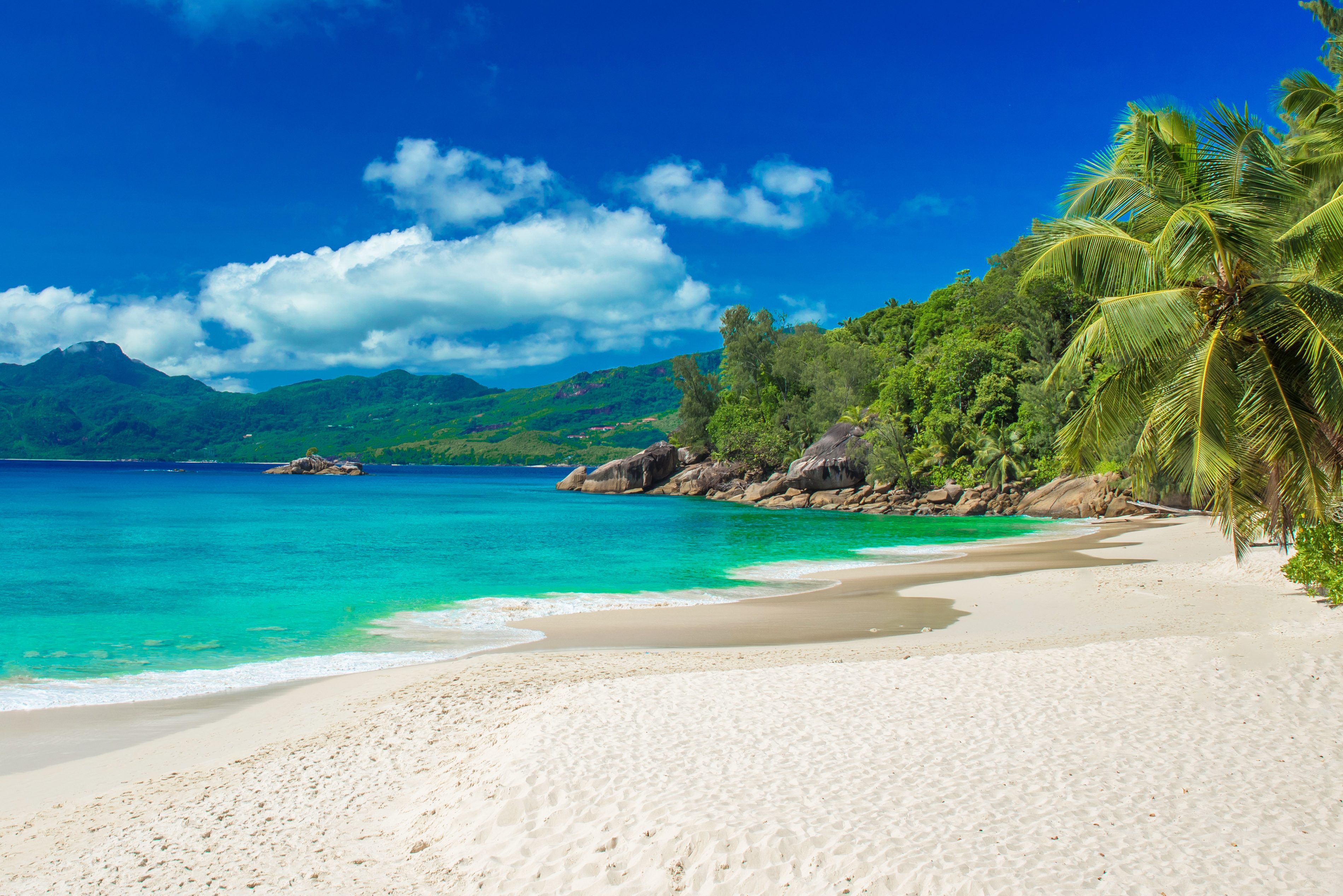 Strand Anse Soleil op Mahé in de Seychellen