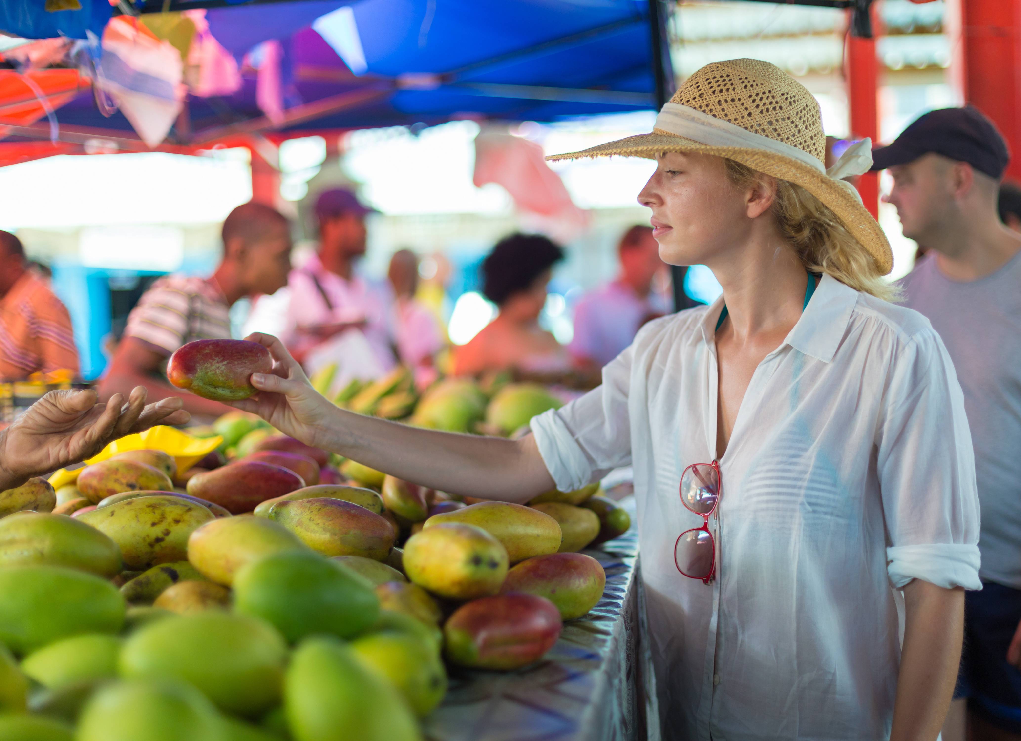 Kleurrijke Selwyn markt in Victoria op Mahé in de Seychellen