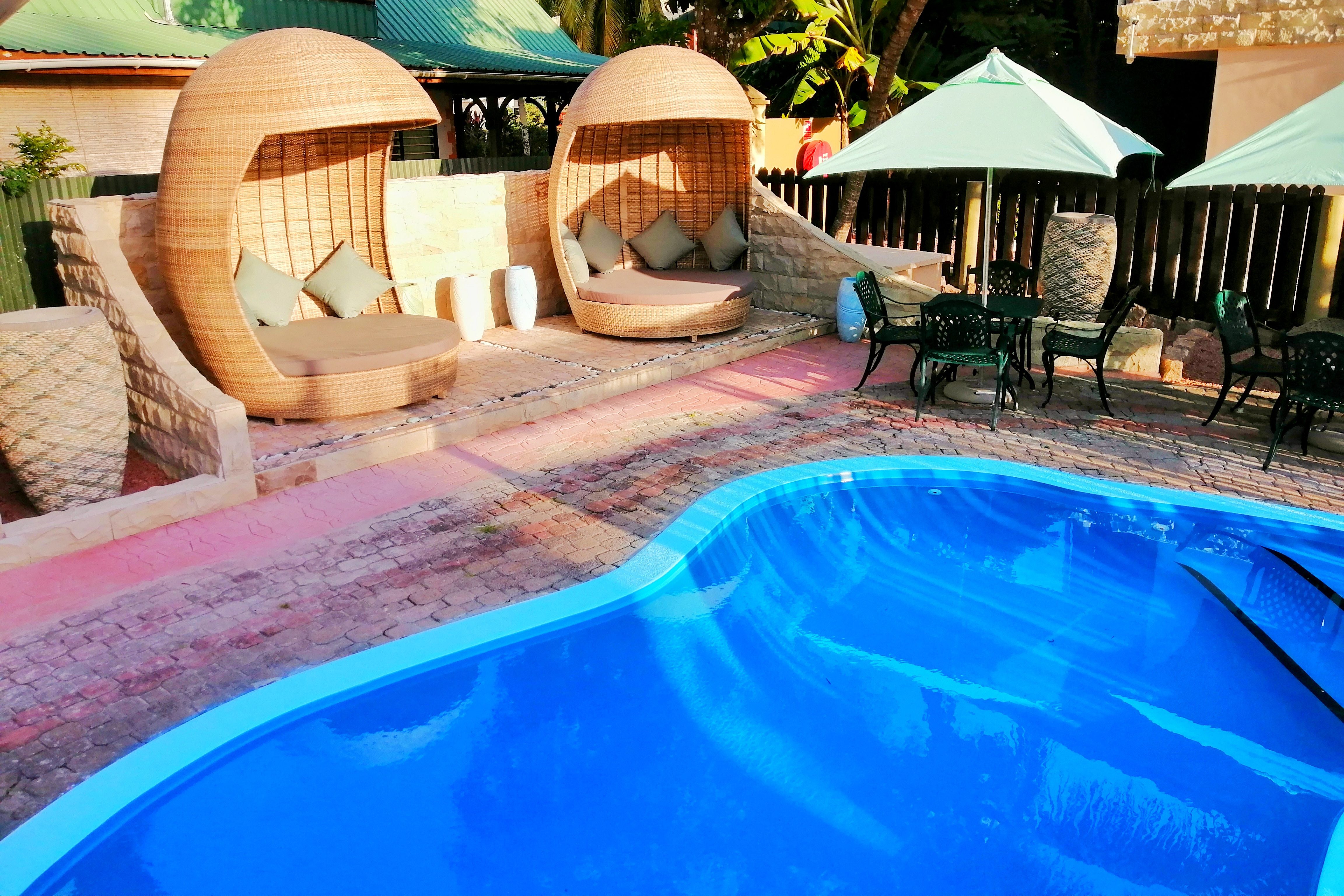 Zwembad van Casa de Leela op La Digue in de Seychellen