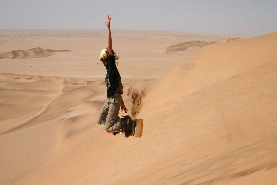 Sandboarden bij el-fayoum in Egypte