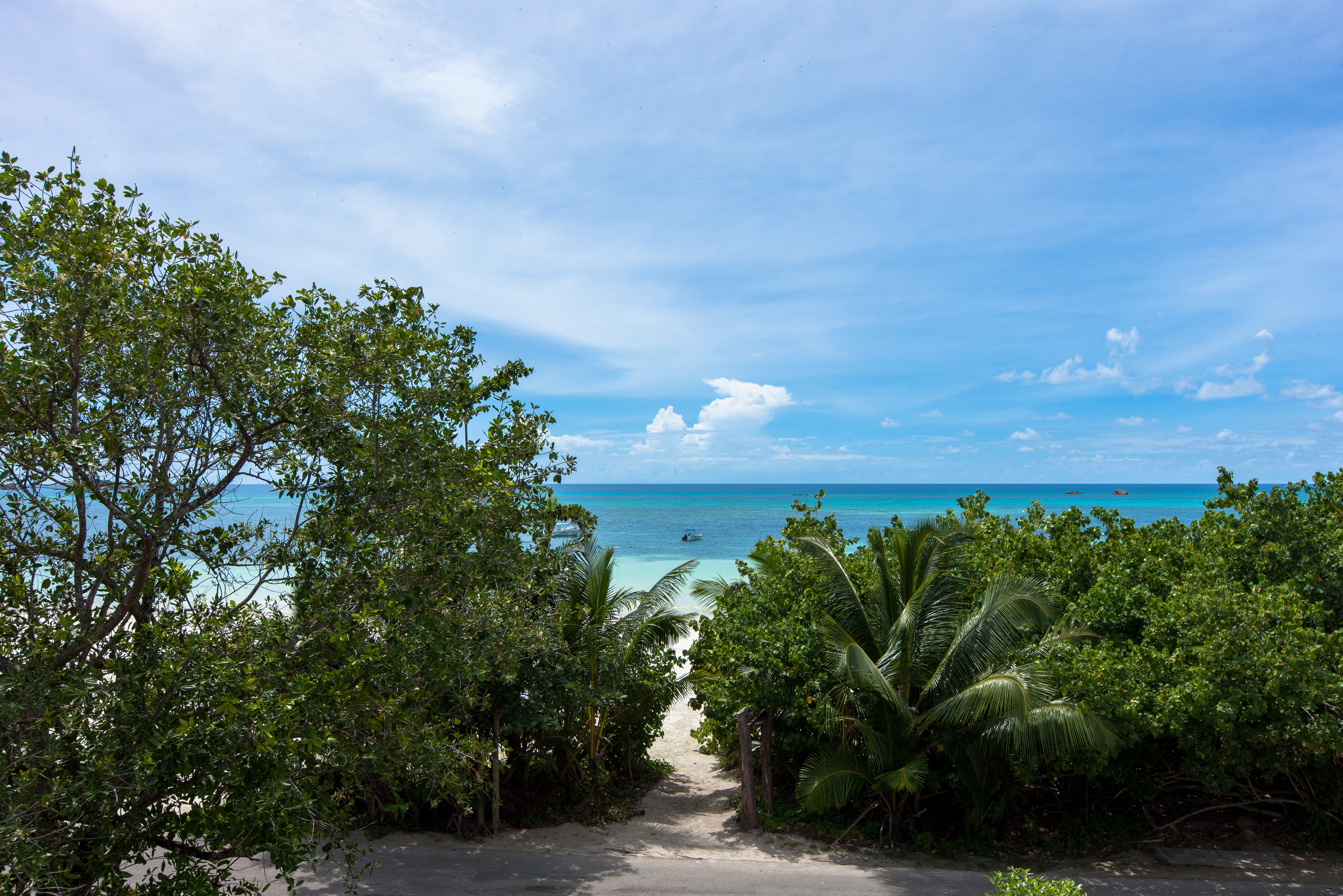 Seychellen Praslin L'Hirondelle Guest House Strand