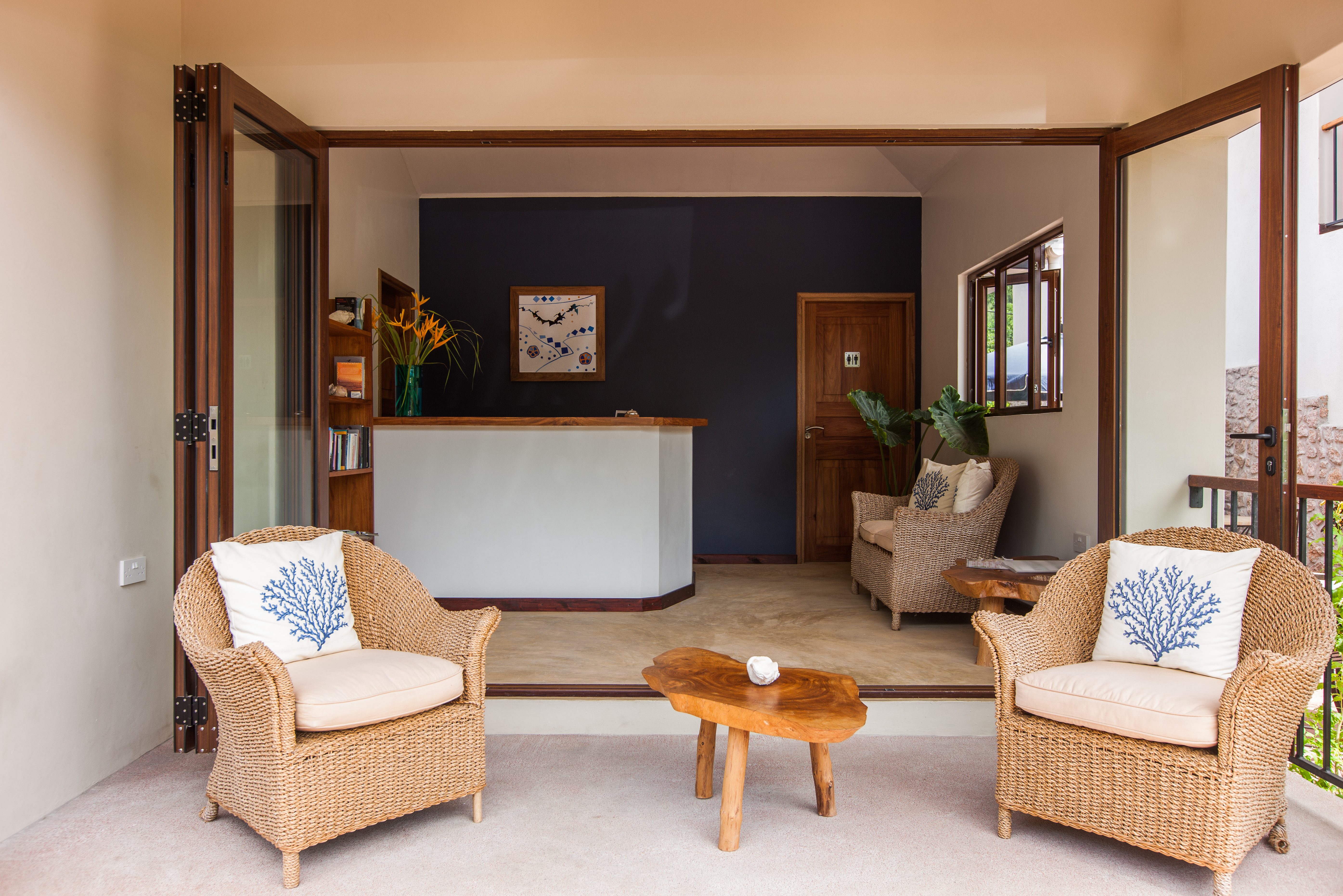 Seychellen Praslin L'Hirondelle Guest House Receptie