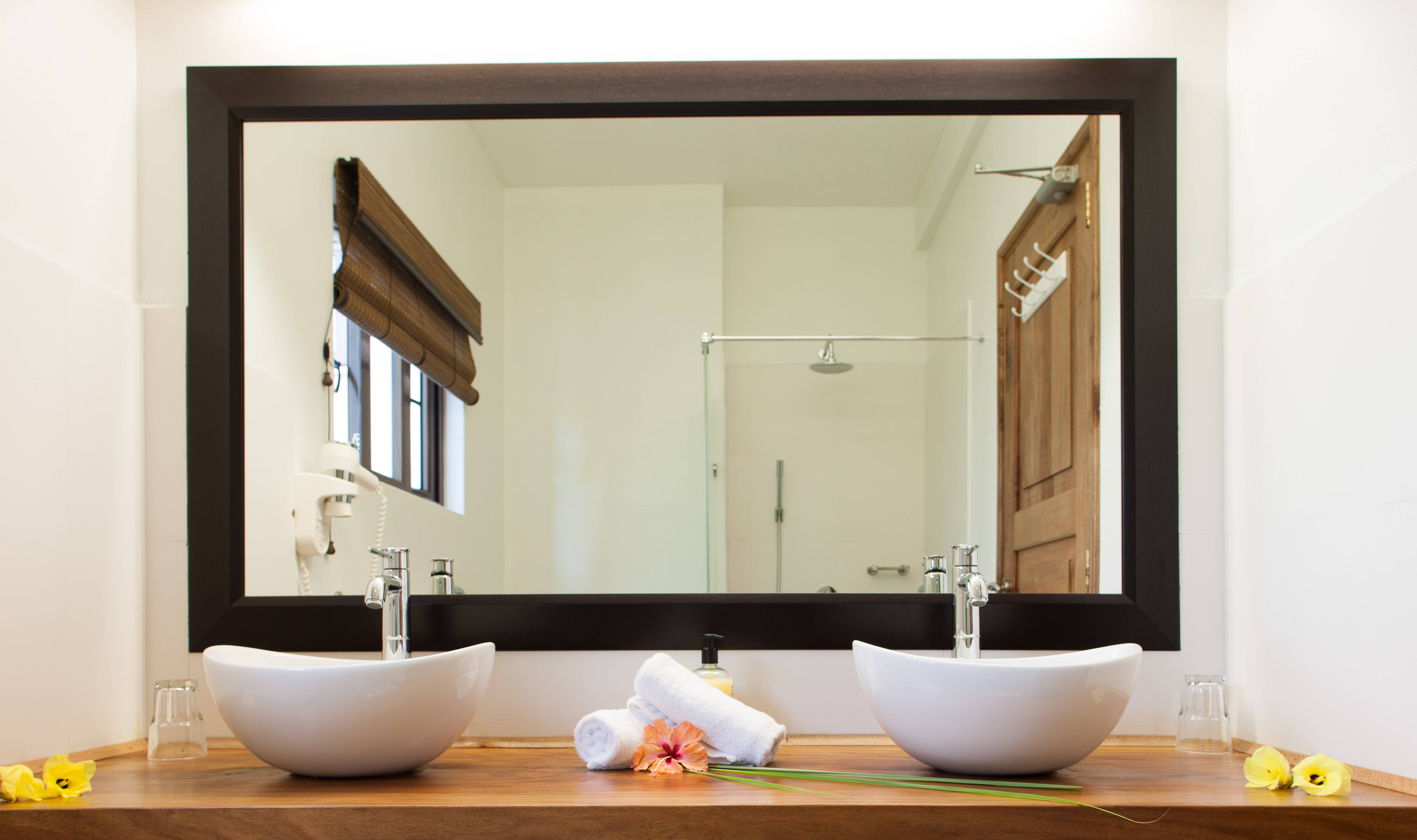 Seychellen Praslin L'Hirondelle Guest House Appartement Badkamer