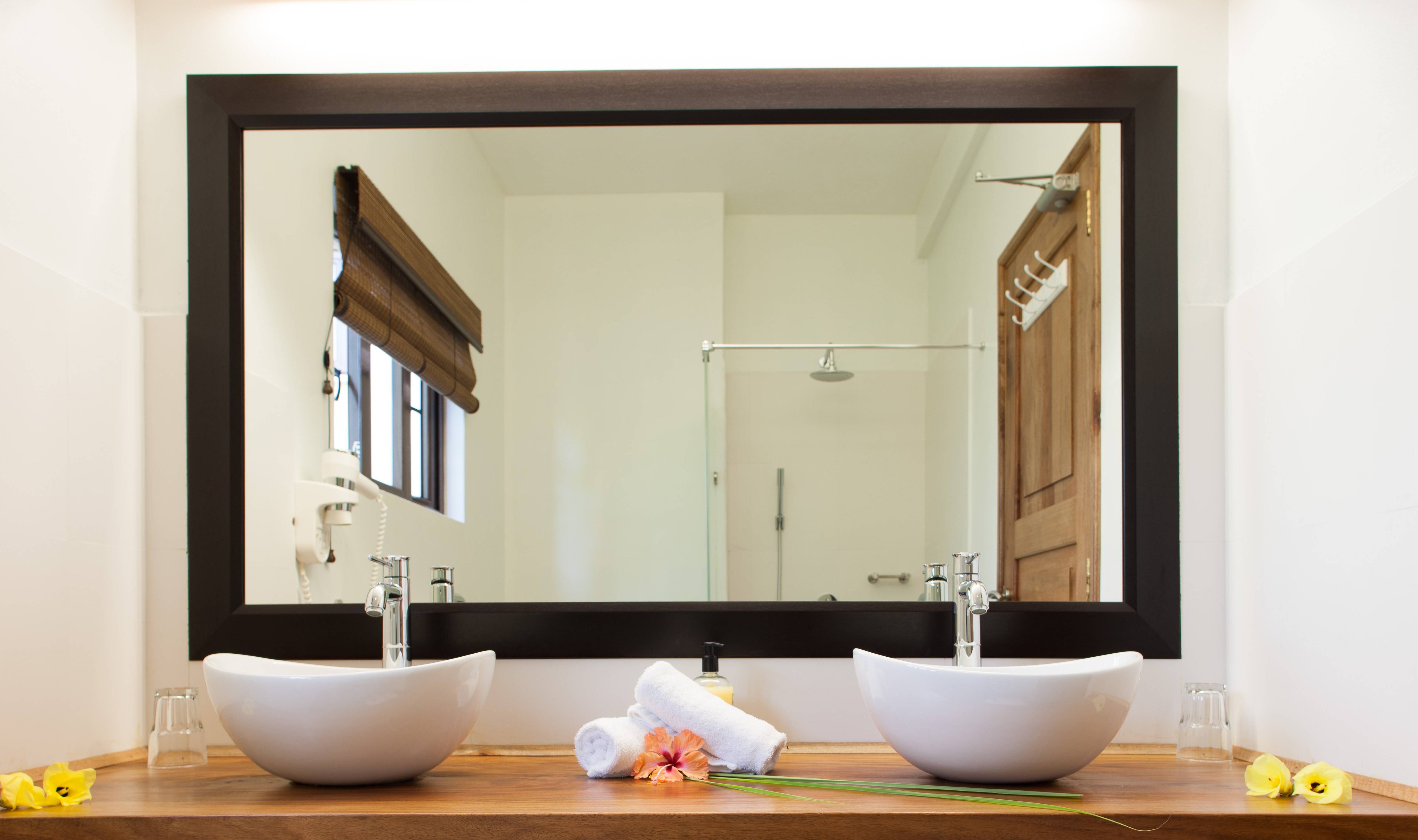 Seychellen Praslin L'Hirondelle Guest House Appartement Badkamer