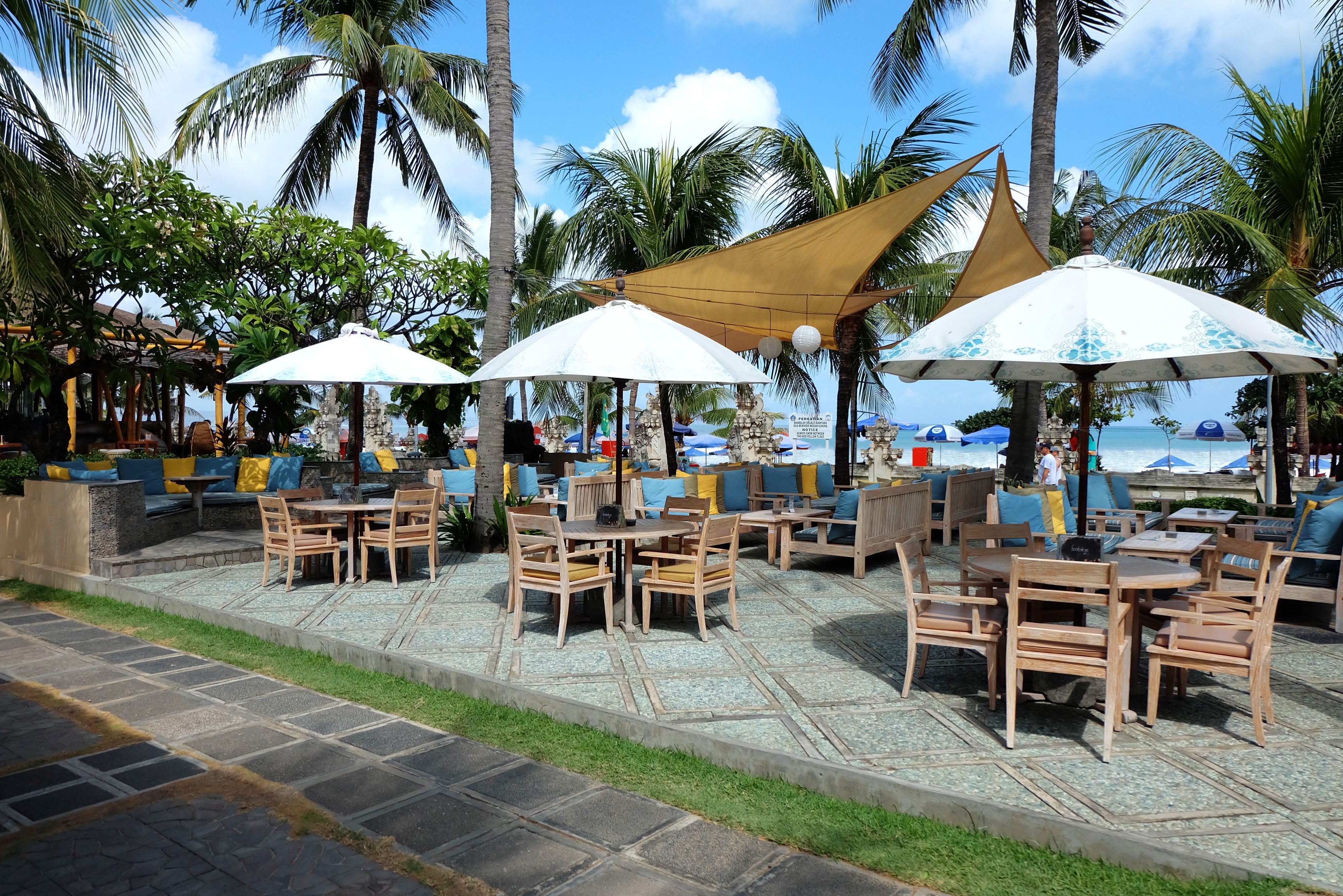 Indonesie-Bali-Legian-Bali-Mandira-Beach-Resort-en-Spa-Barong-Bar-2