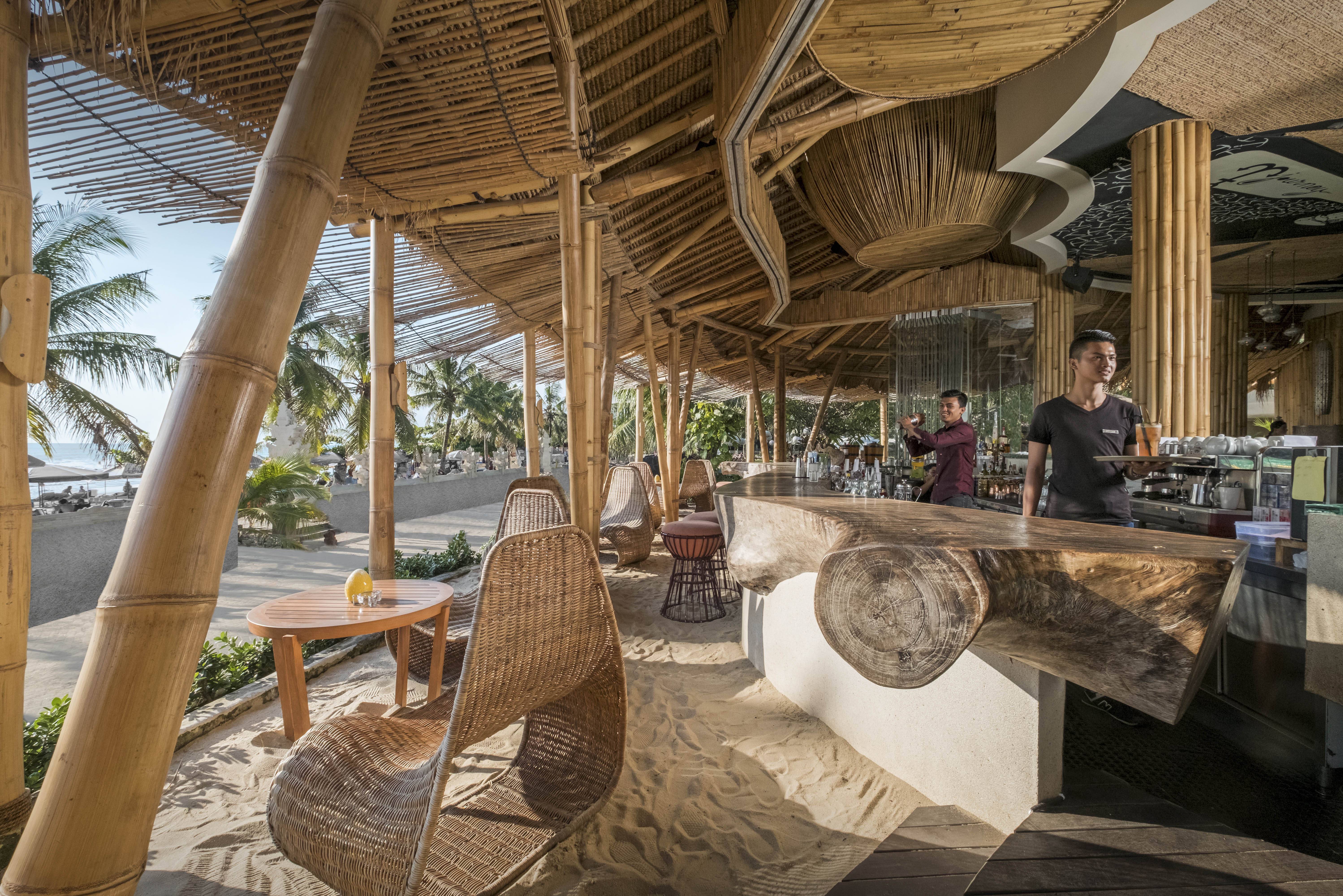 Indonesie-Bali-Legian-Bali-Mandira-Beach-Resort-en-Spa-Azul-Beach-Bar