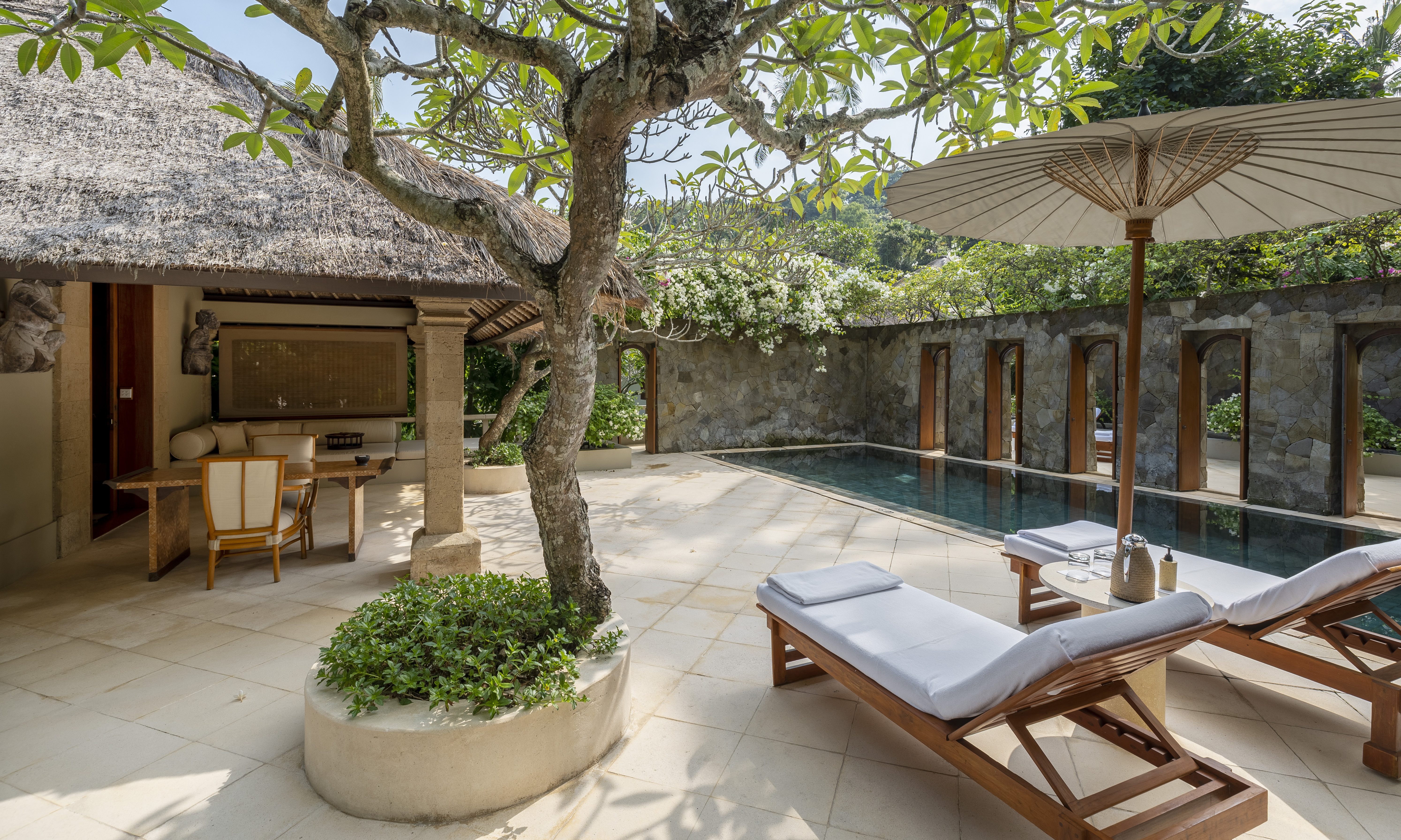 Indonesie-Bali-Manggis Amankila Pool Suite terras