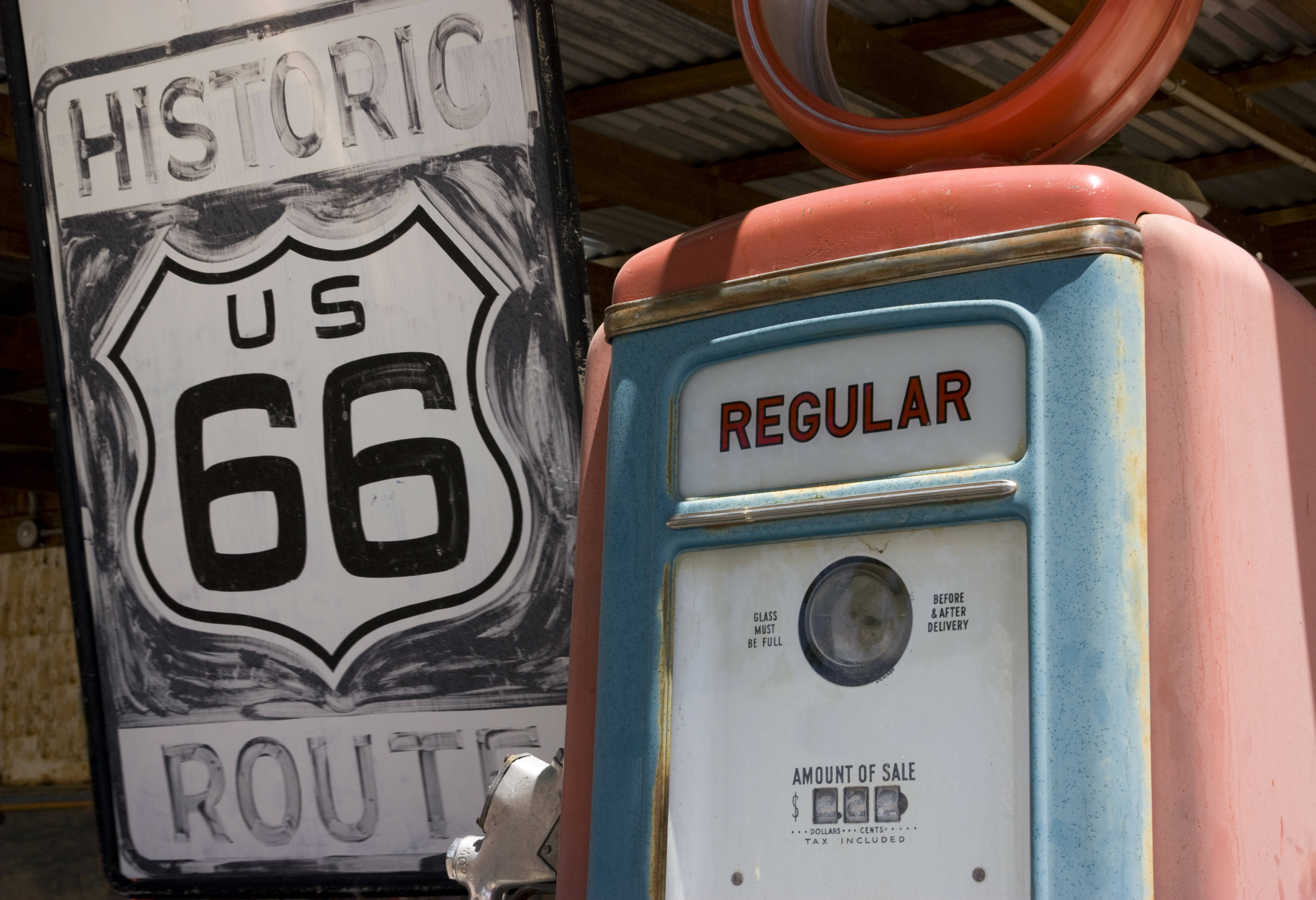 Route 66 bord langs de weg