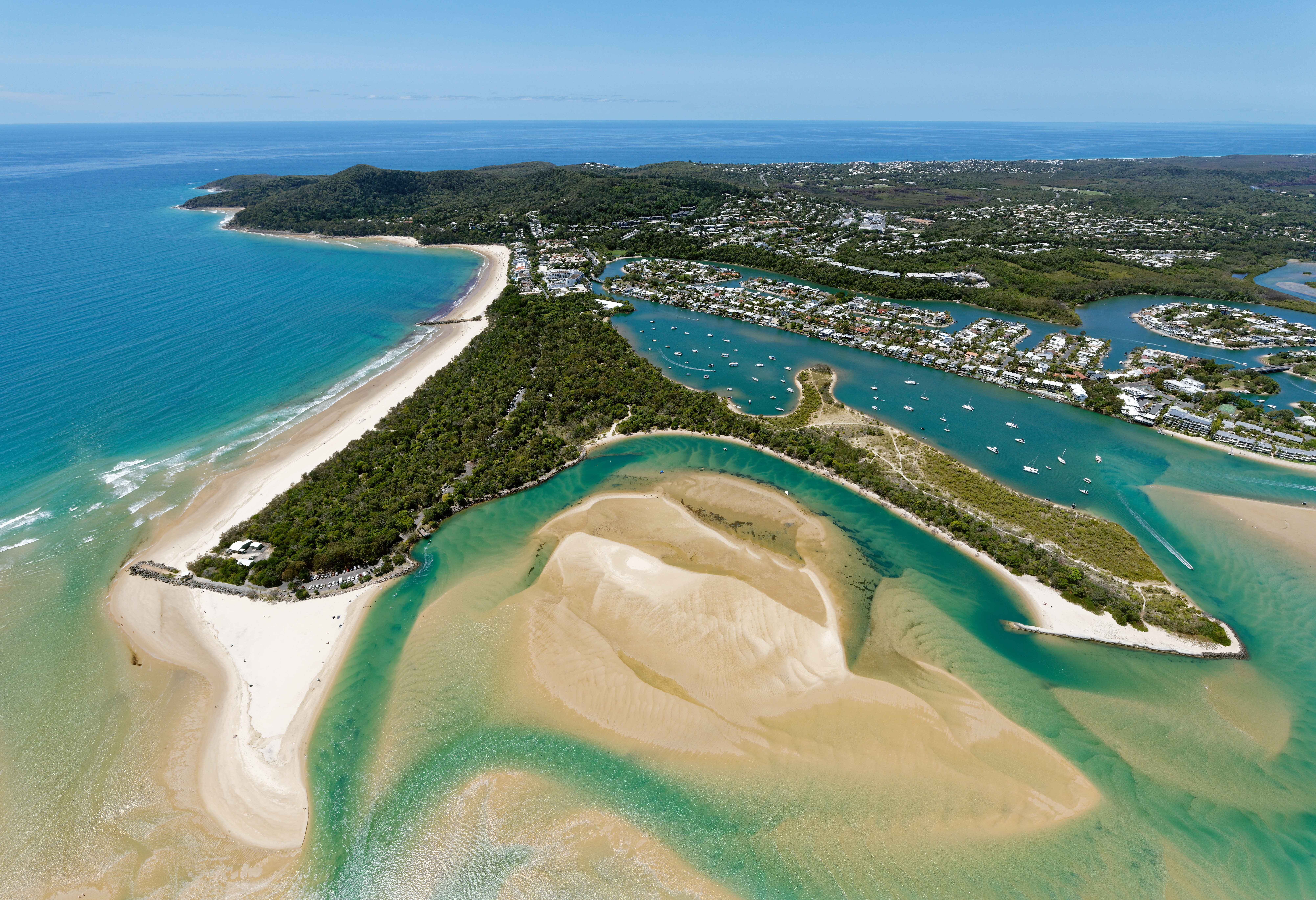 Uitzicht over Noosa en Noosa Heads in Australie