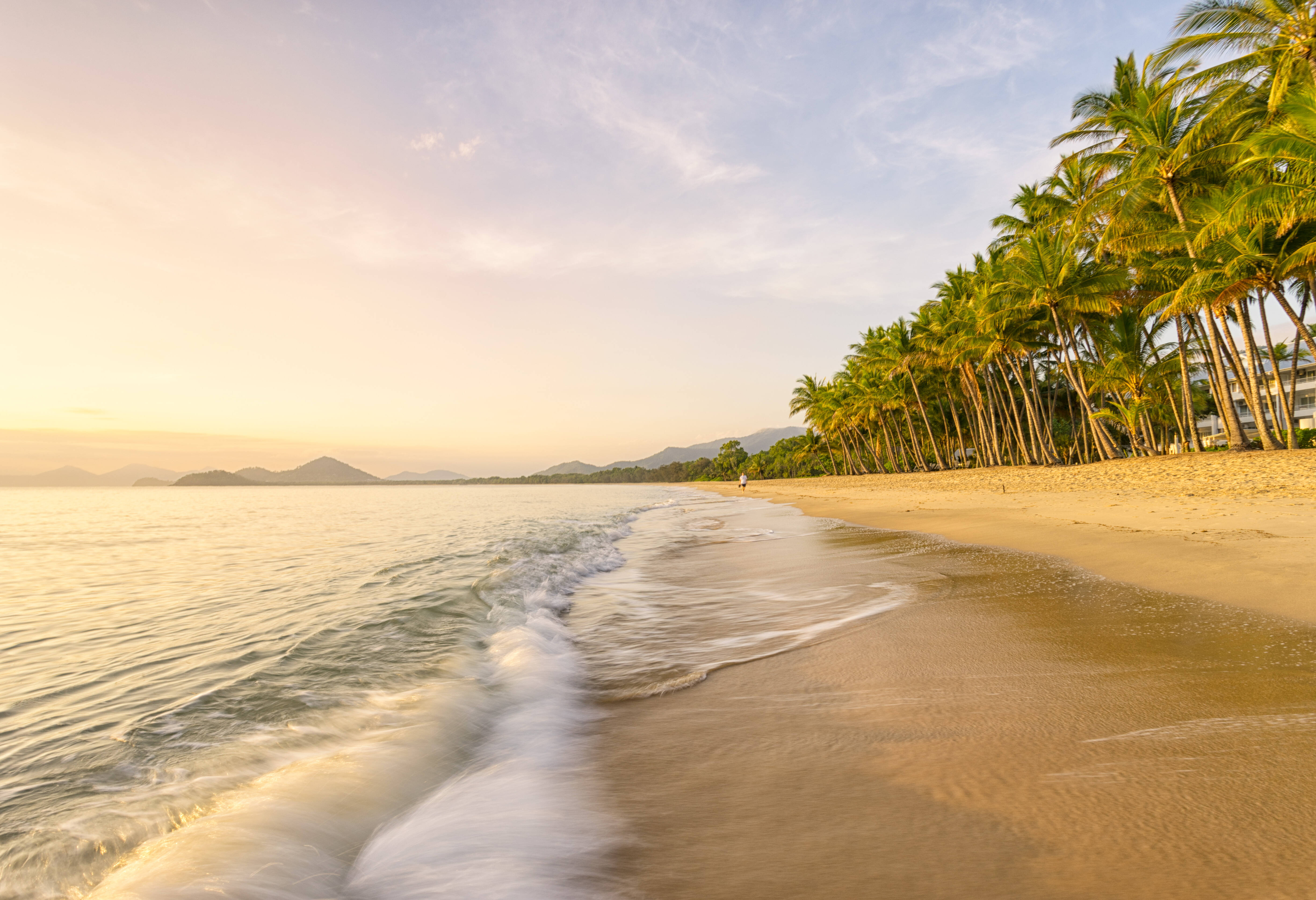 Het strand van Palm Cove in Australie