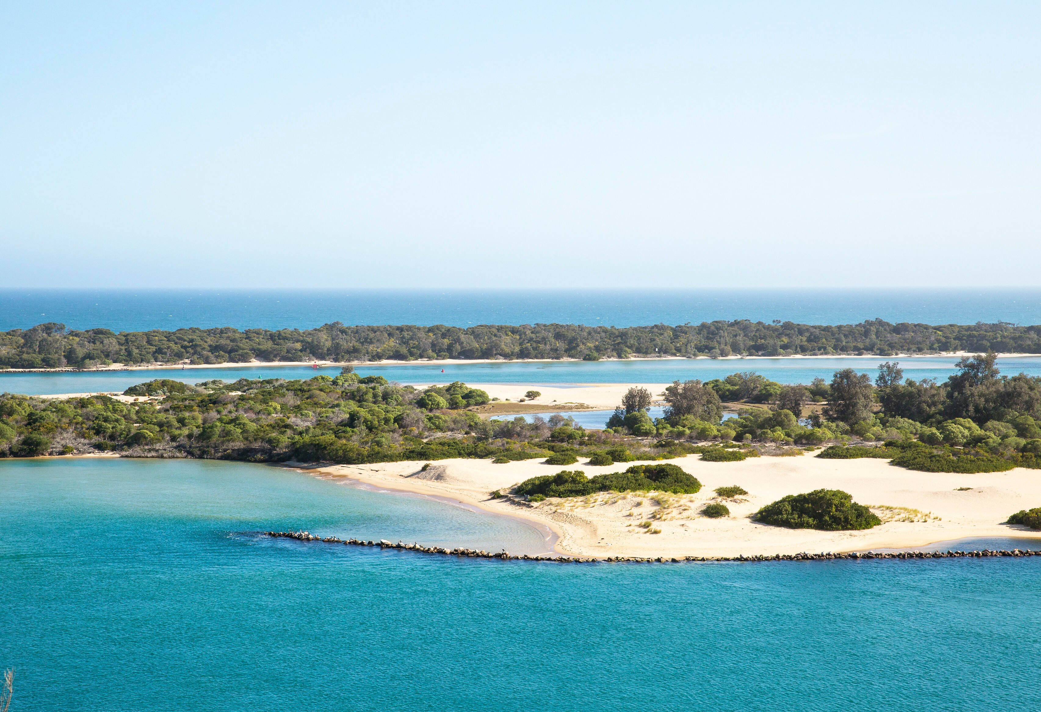 Uitzicht over Lakes Entrance en de Gippsland meren in Australie