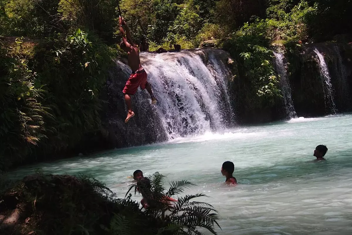 Zwemmen bij de waterval Siquijor