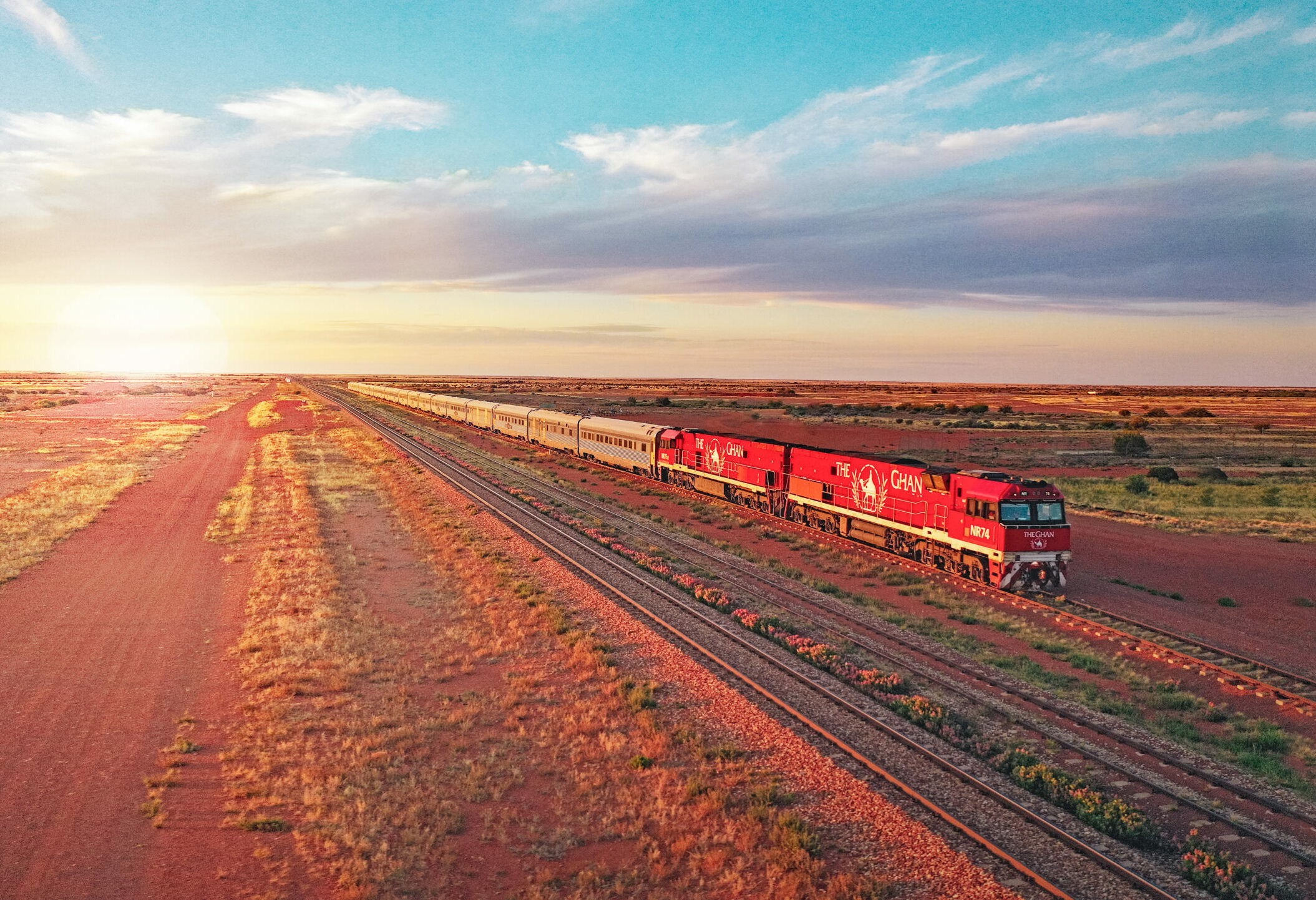 Het spoor van The Ghan midden door de outback van Australie