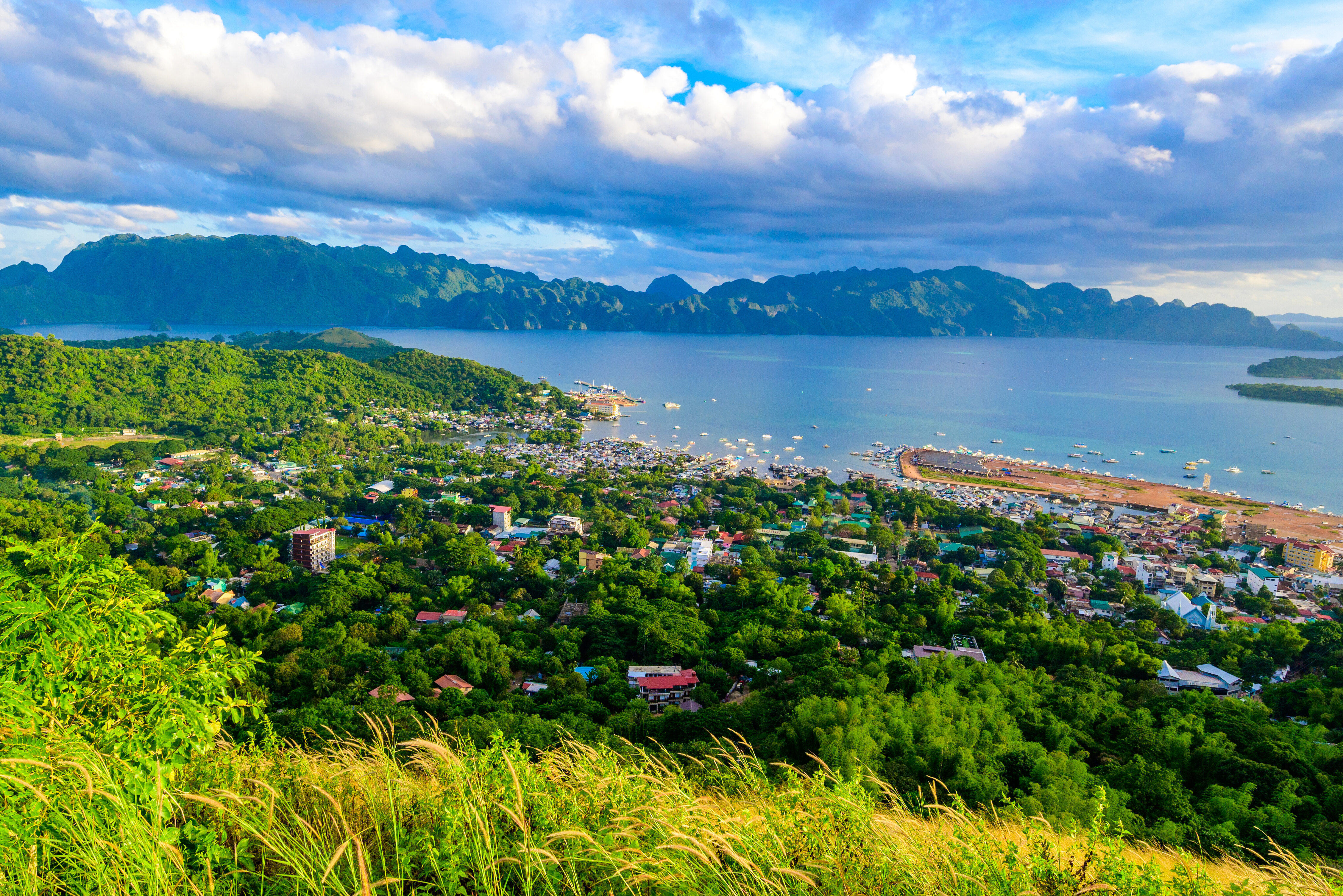 Coron Town met achtergrond Mount Tapyas