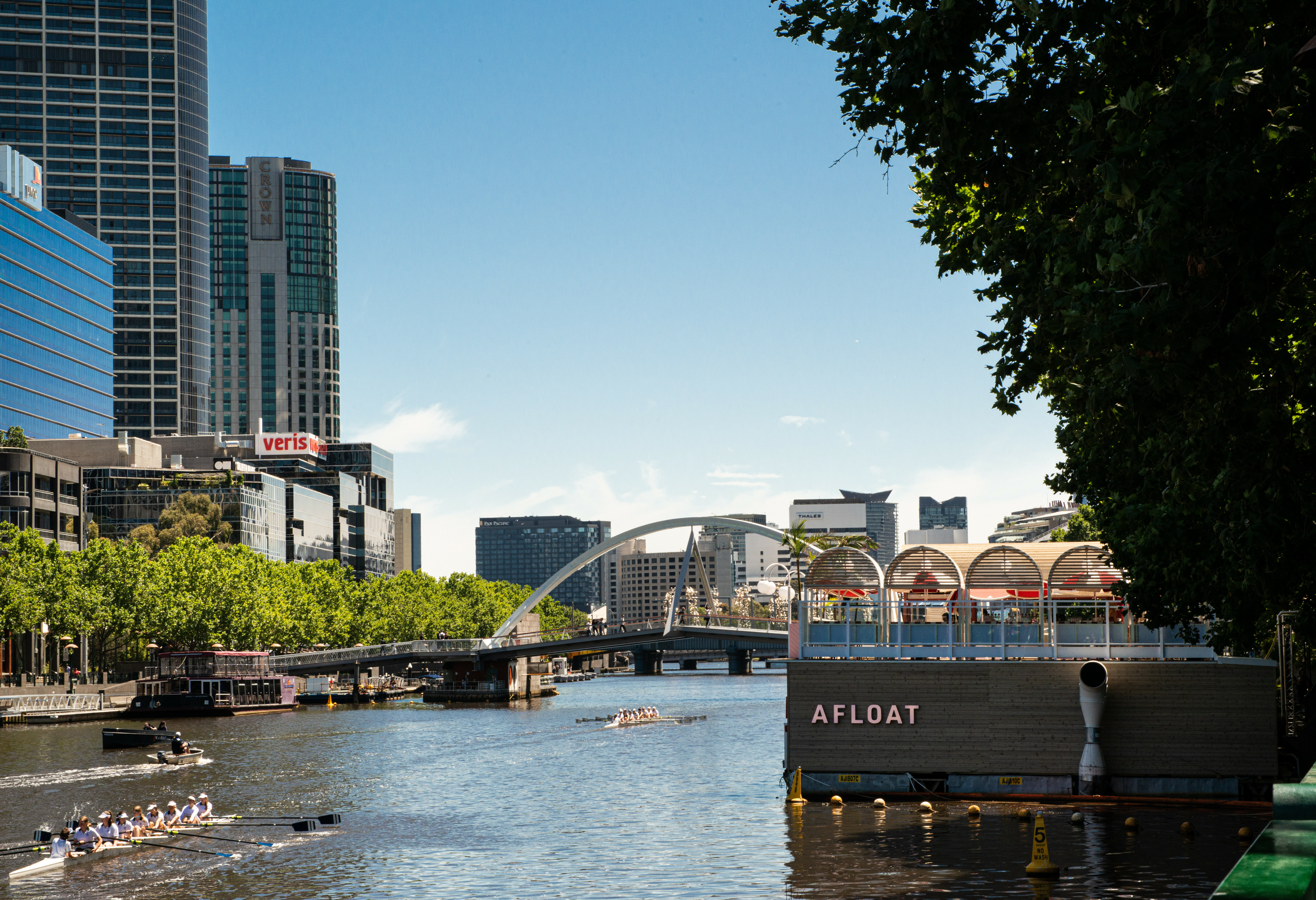 Uitzicht over de Yarra rivier op de Southbank in Melbourne in Australie