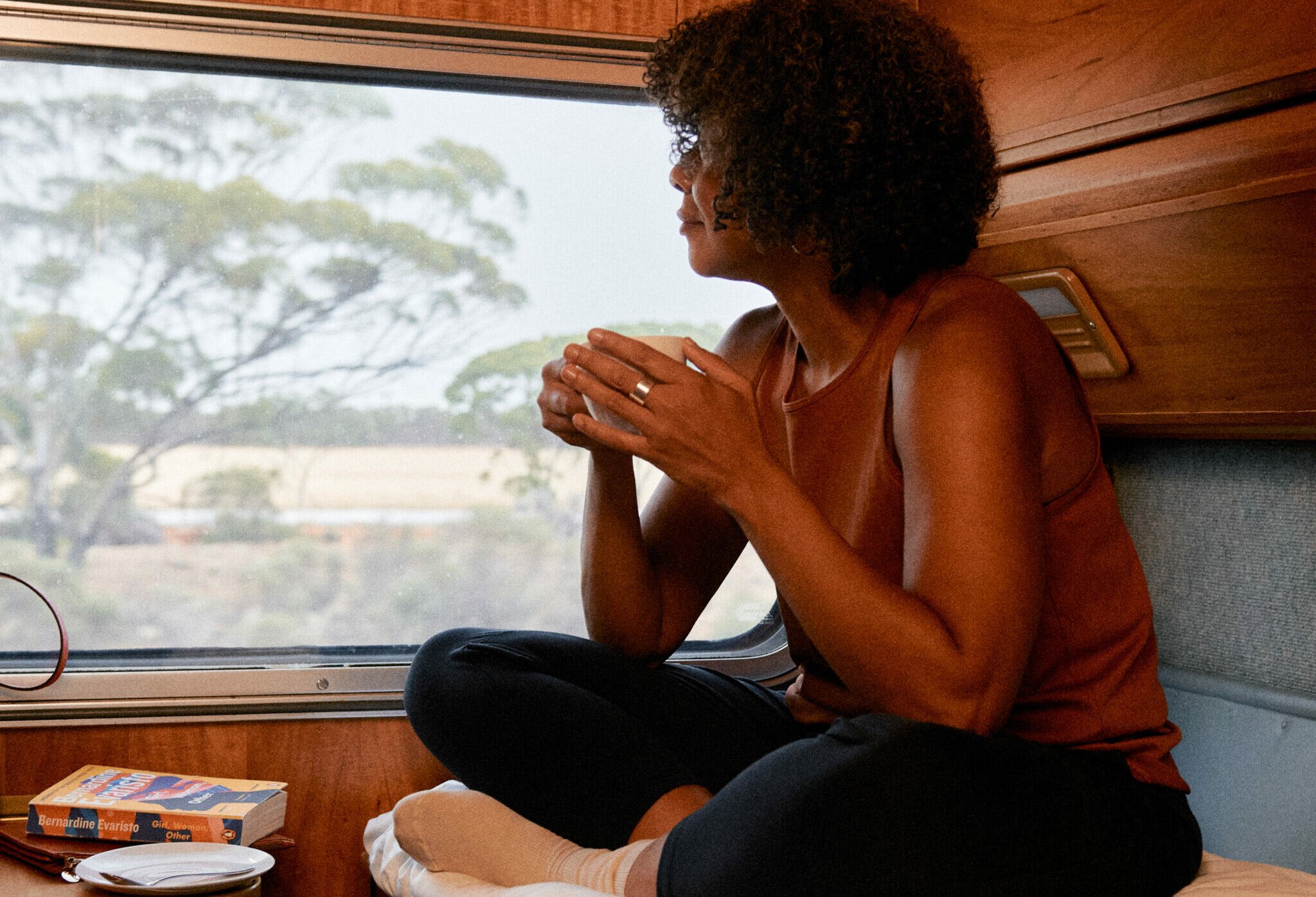 Genieten van het uitzicht vanuit de Ghan trein in Australie