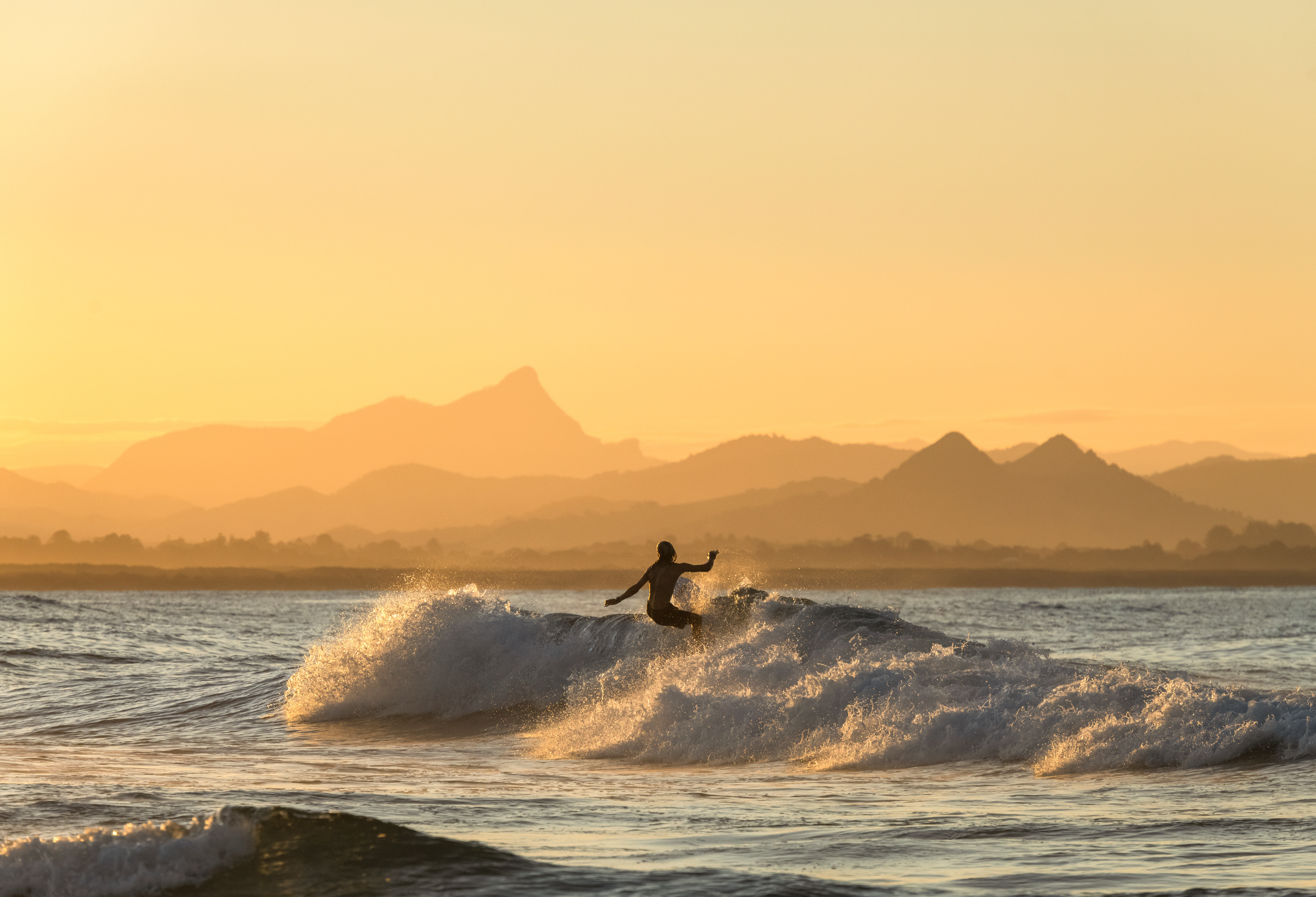 Surfen bij Byron Bay in Australie