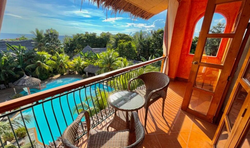 Balkon van Executive kamer Coco Grove Siquijor