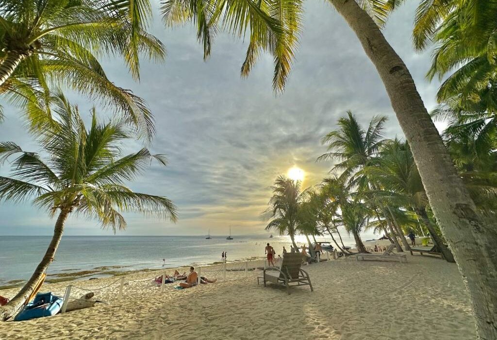 Strand van Coco Grove op Siquijor
