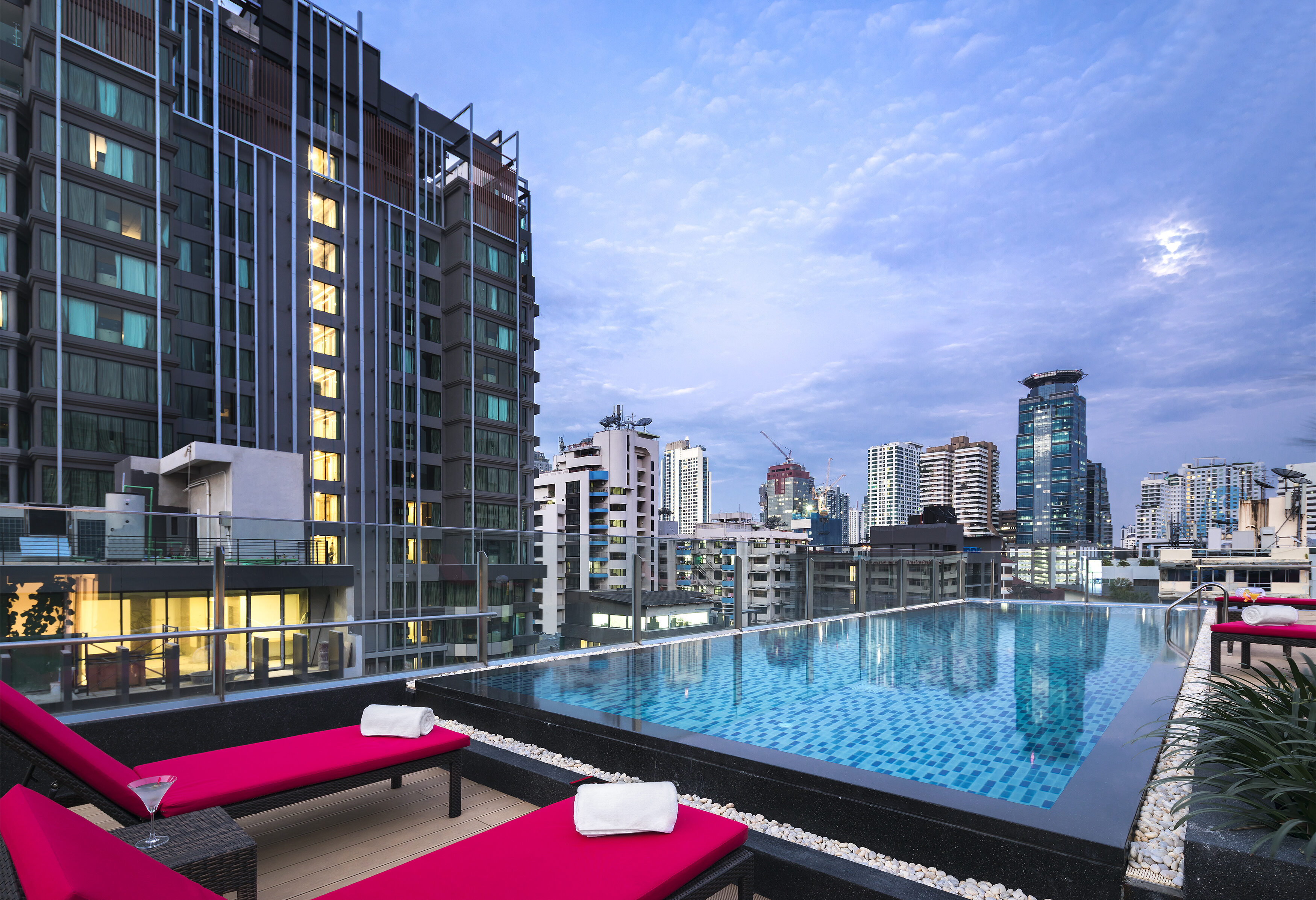 Zwembad van het Travelodge in Bangkok