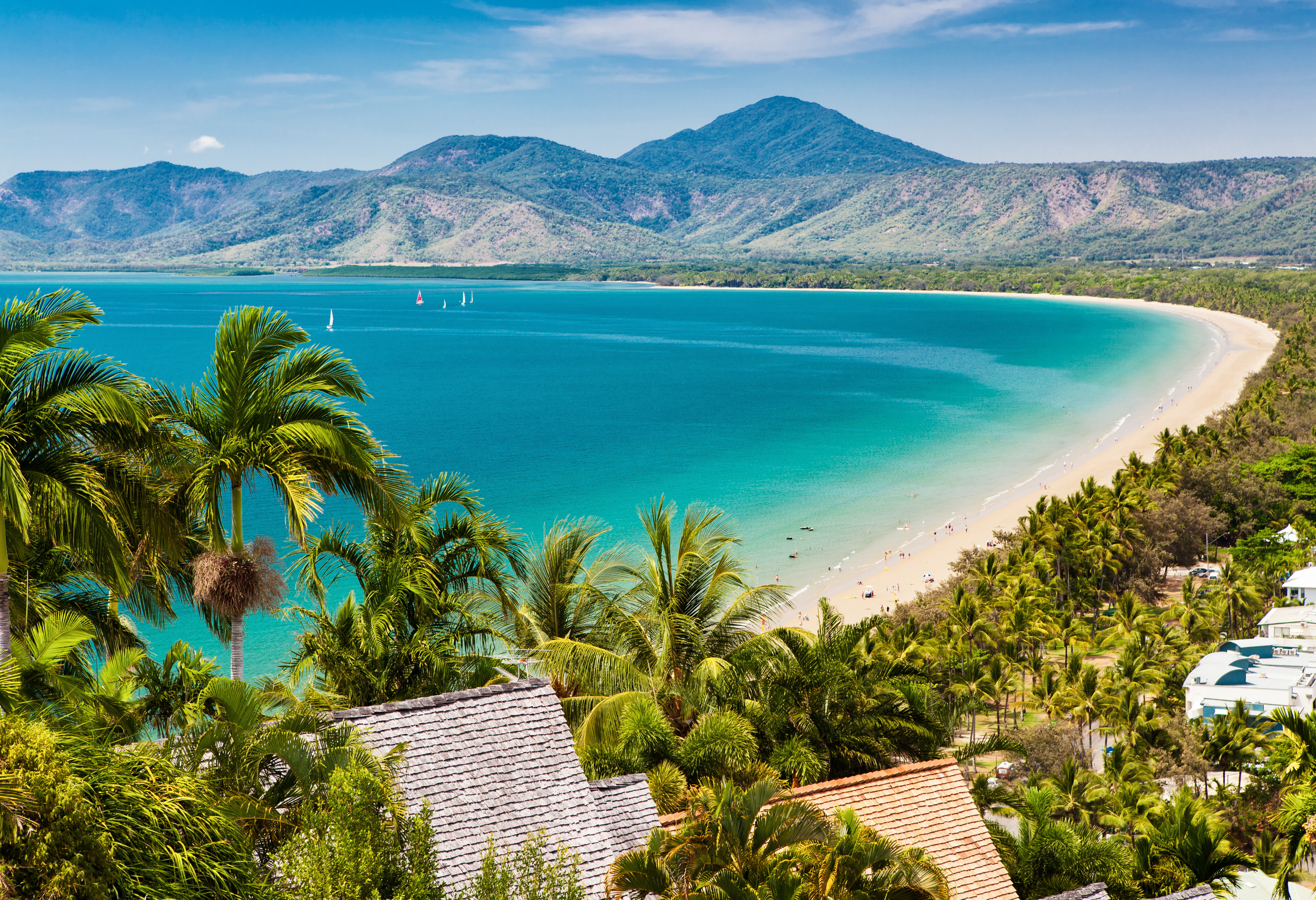 Uitzicht over het strand van Port Douglas in Australie