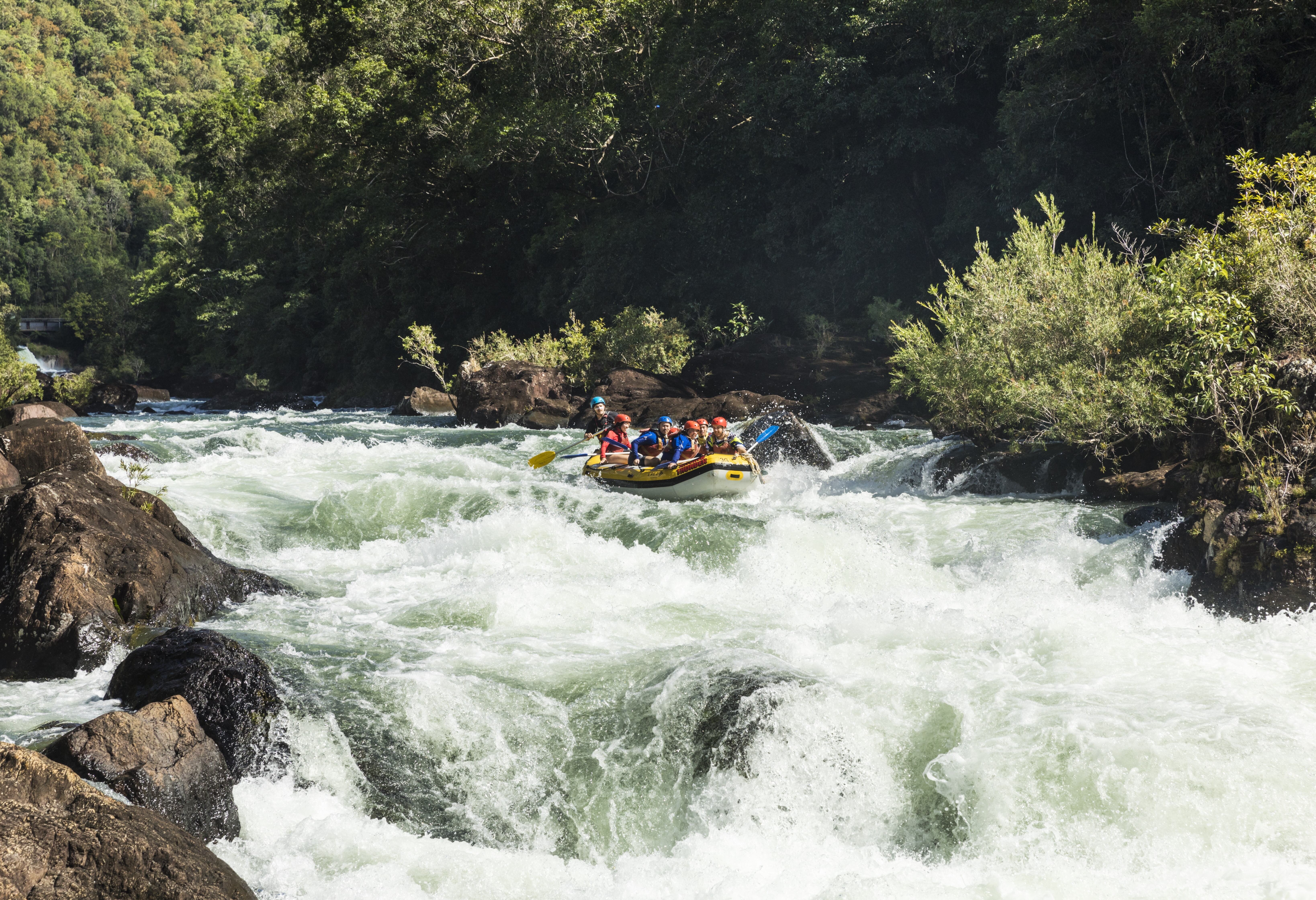 White water raften bij Tully in Queensland in Australie