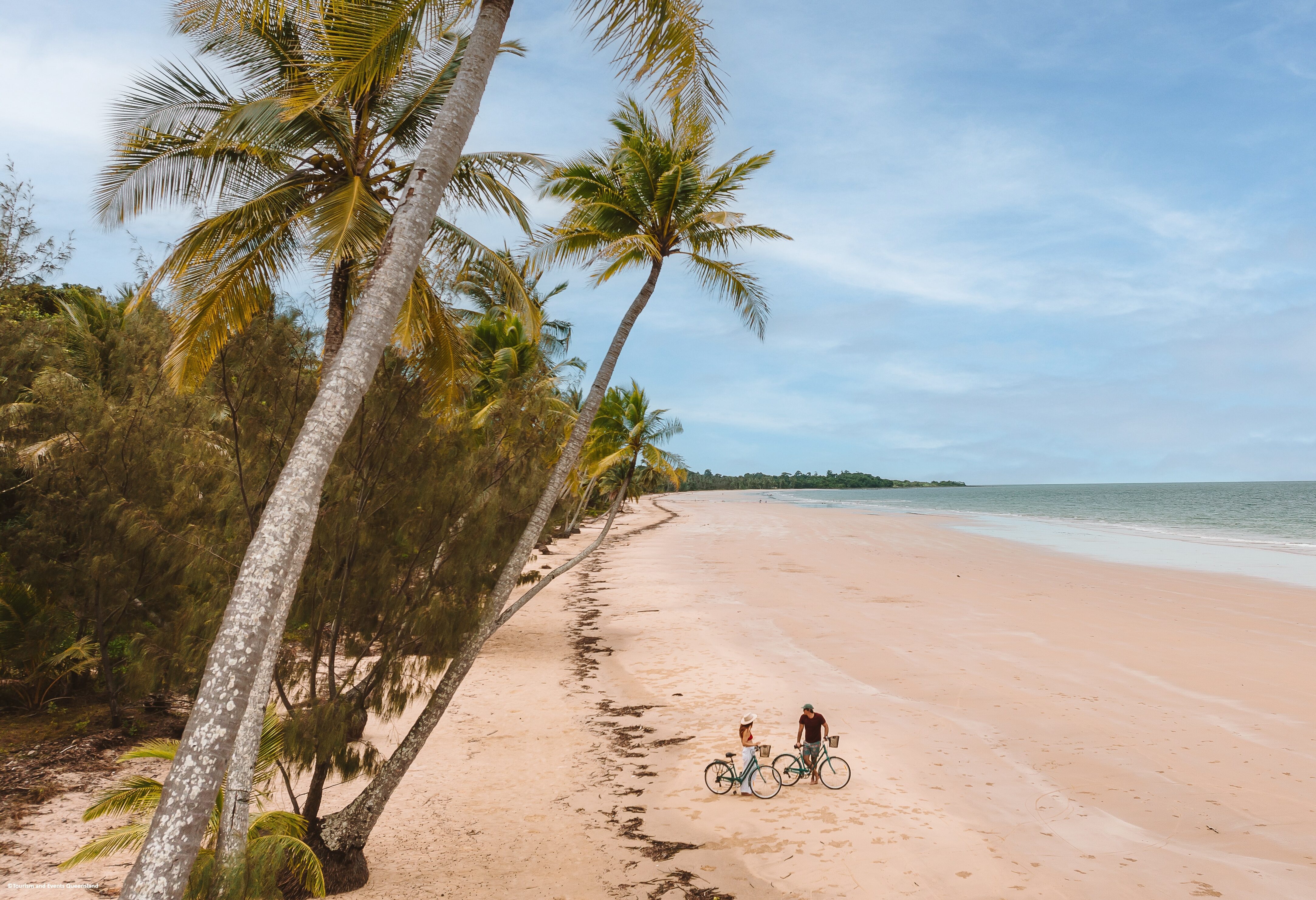 Het strand van Mission Beach in Australie