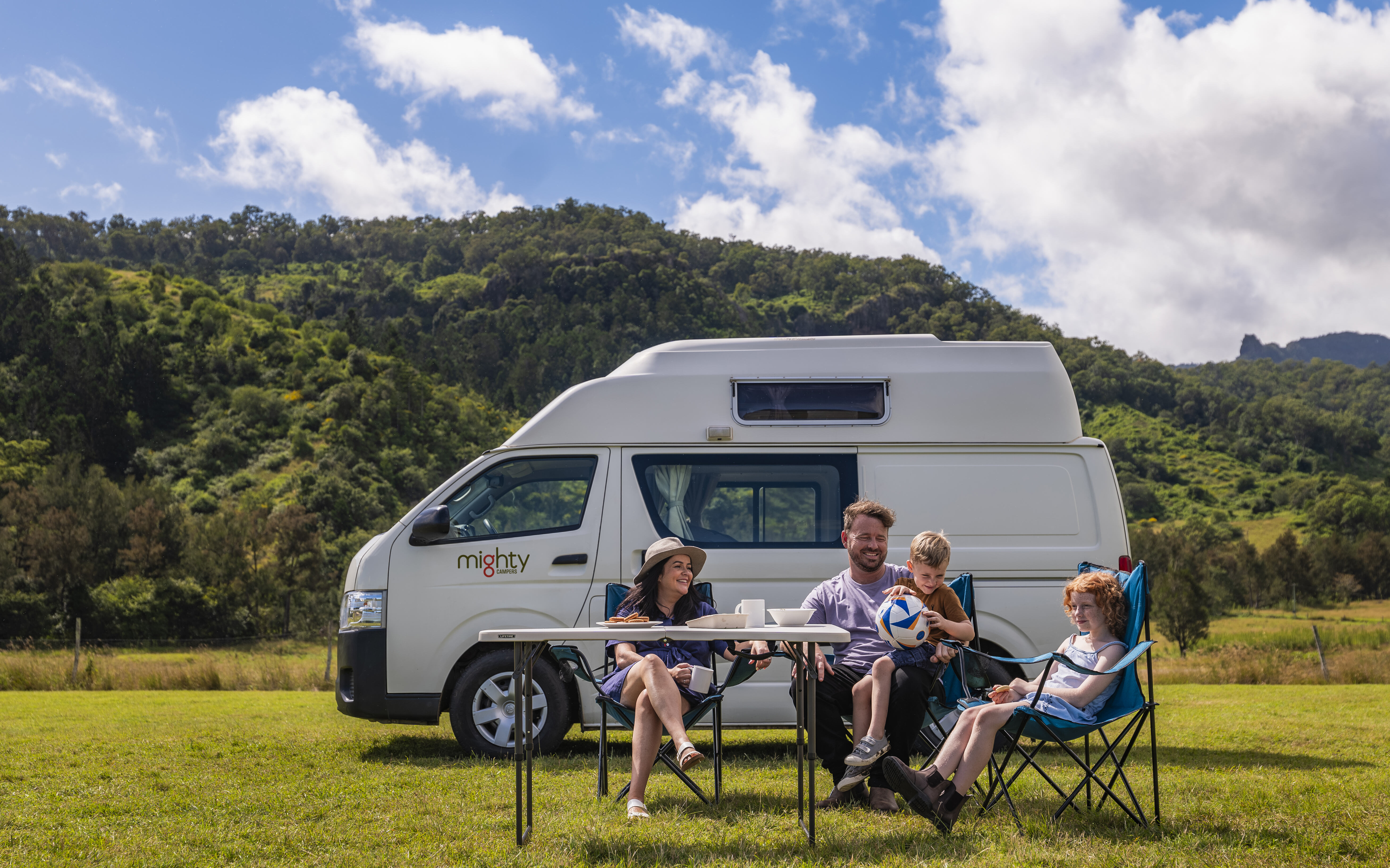 Australië-Mighty-Double-Down-camper-model-stel-voor-camper