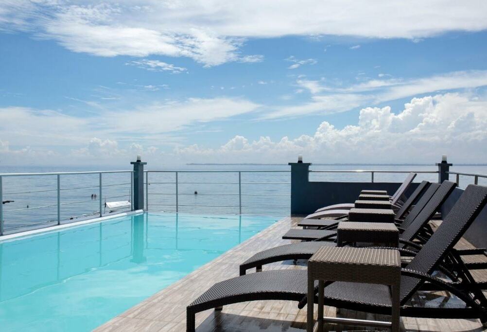 Filipijnen Cebu Mactan Palmbeach Resort Zwembad