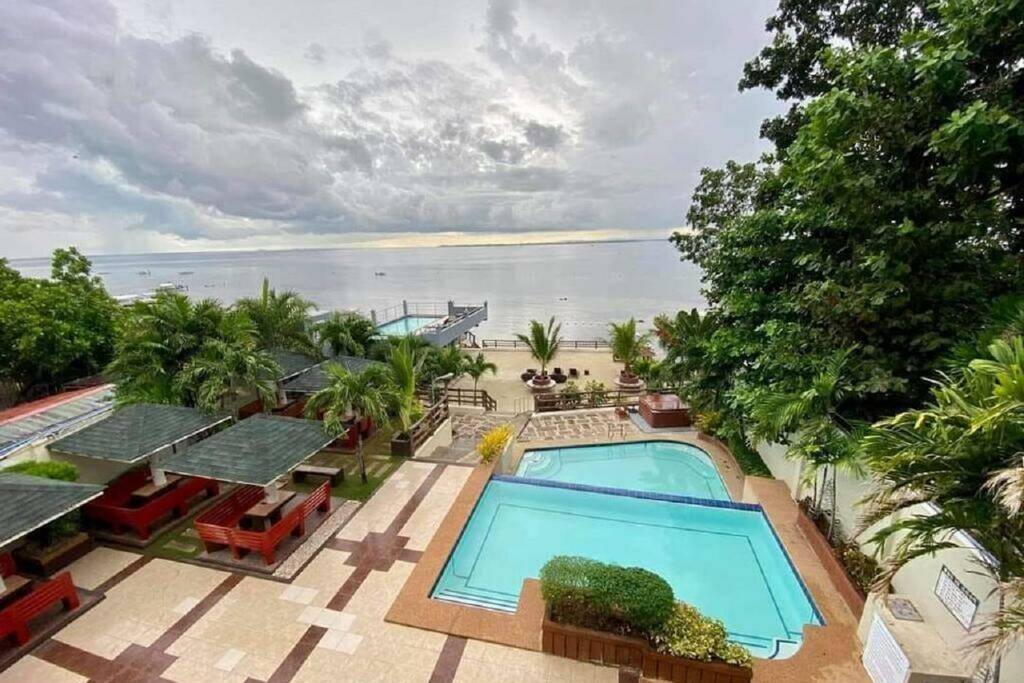 Filipijnen Cebu Mactan Palmbeach Resort Zwembad