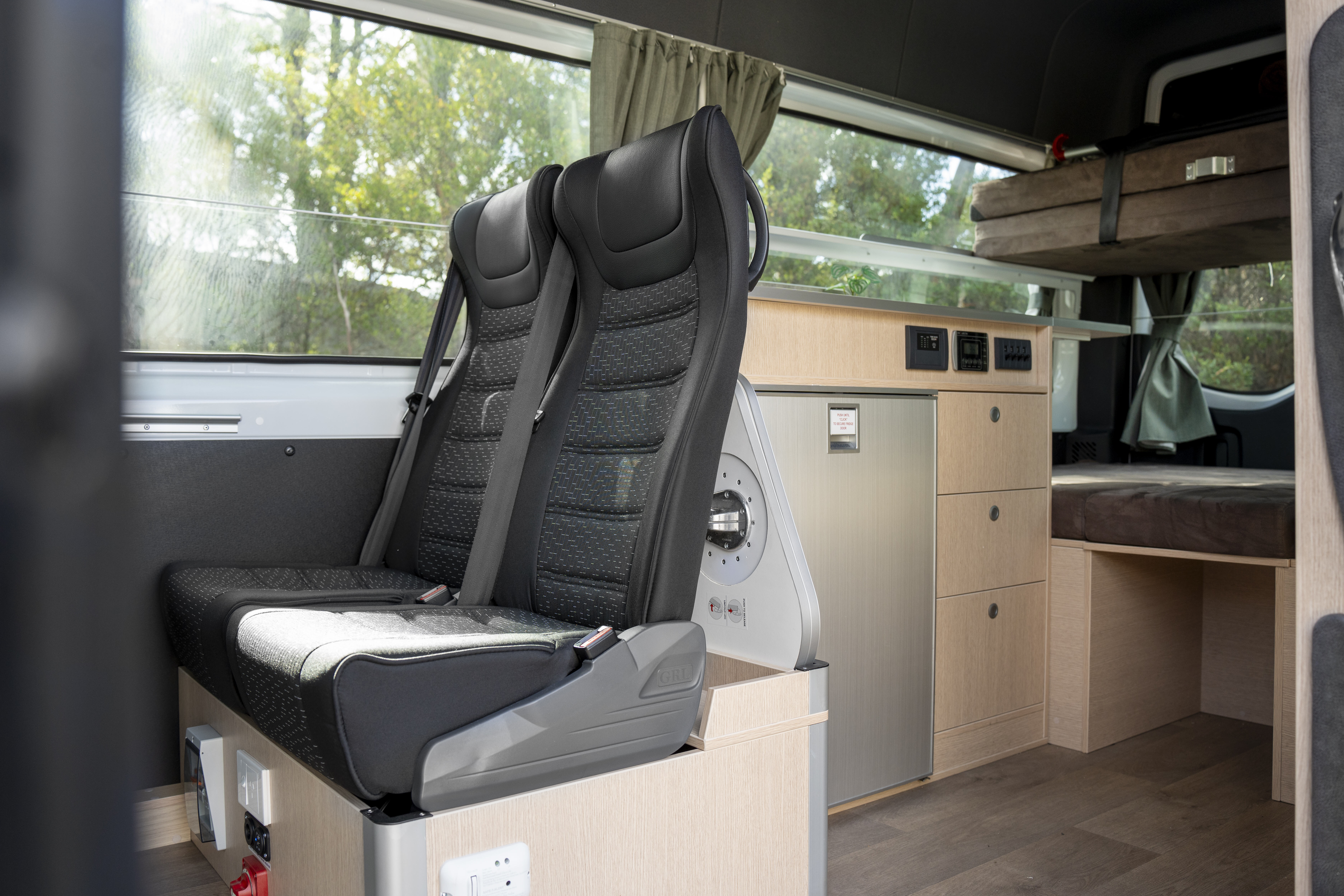 Australië-Britz-HiTop-camper-model-bed