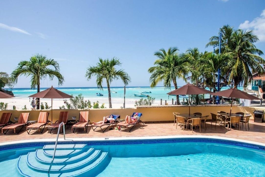 Barbados Zuidkust Christ Church Yellow Bird Hotel Zwembad