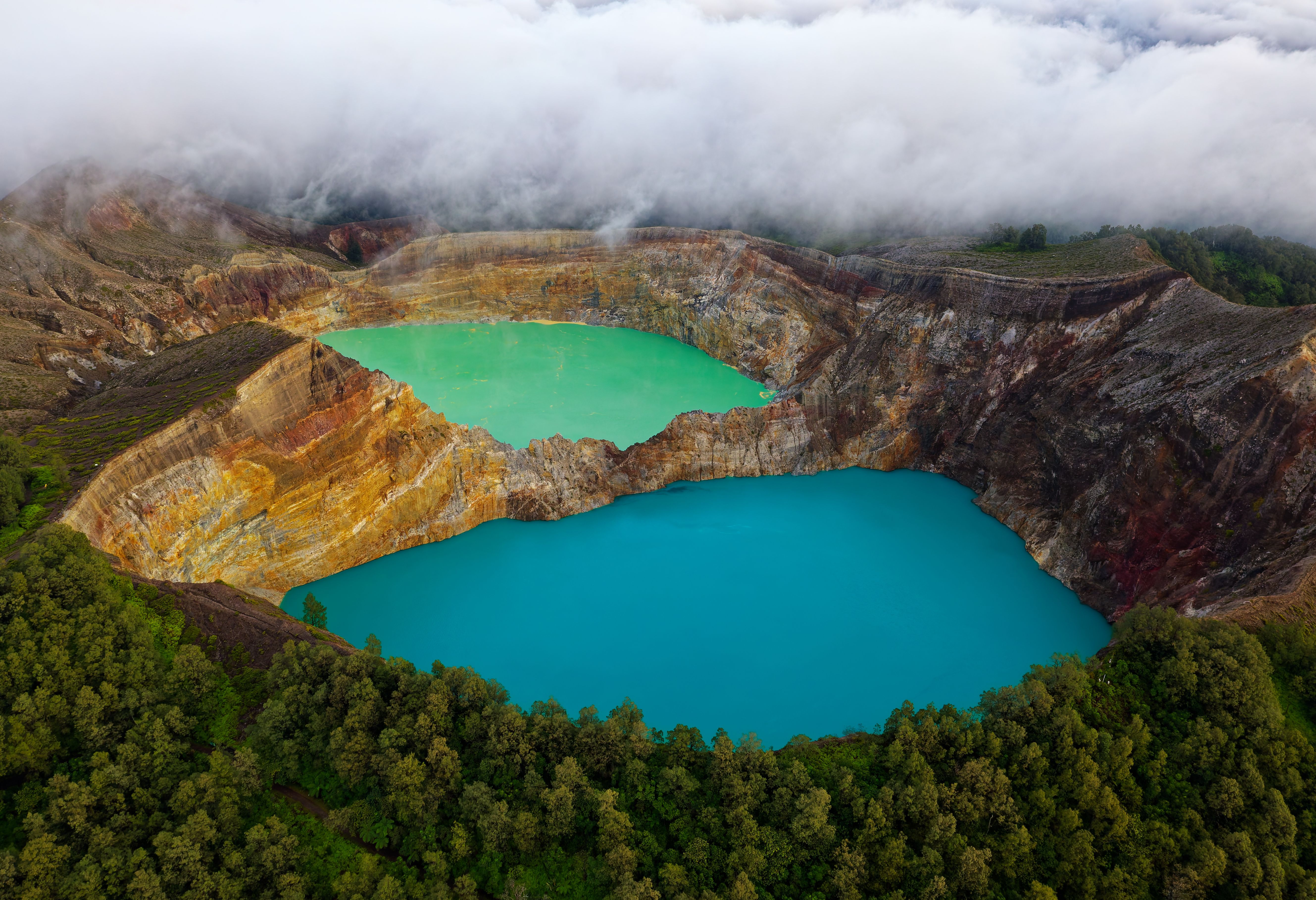 Verschillende gekleurde meren van Kelimutu op Flores in Indonesie