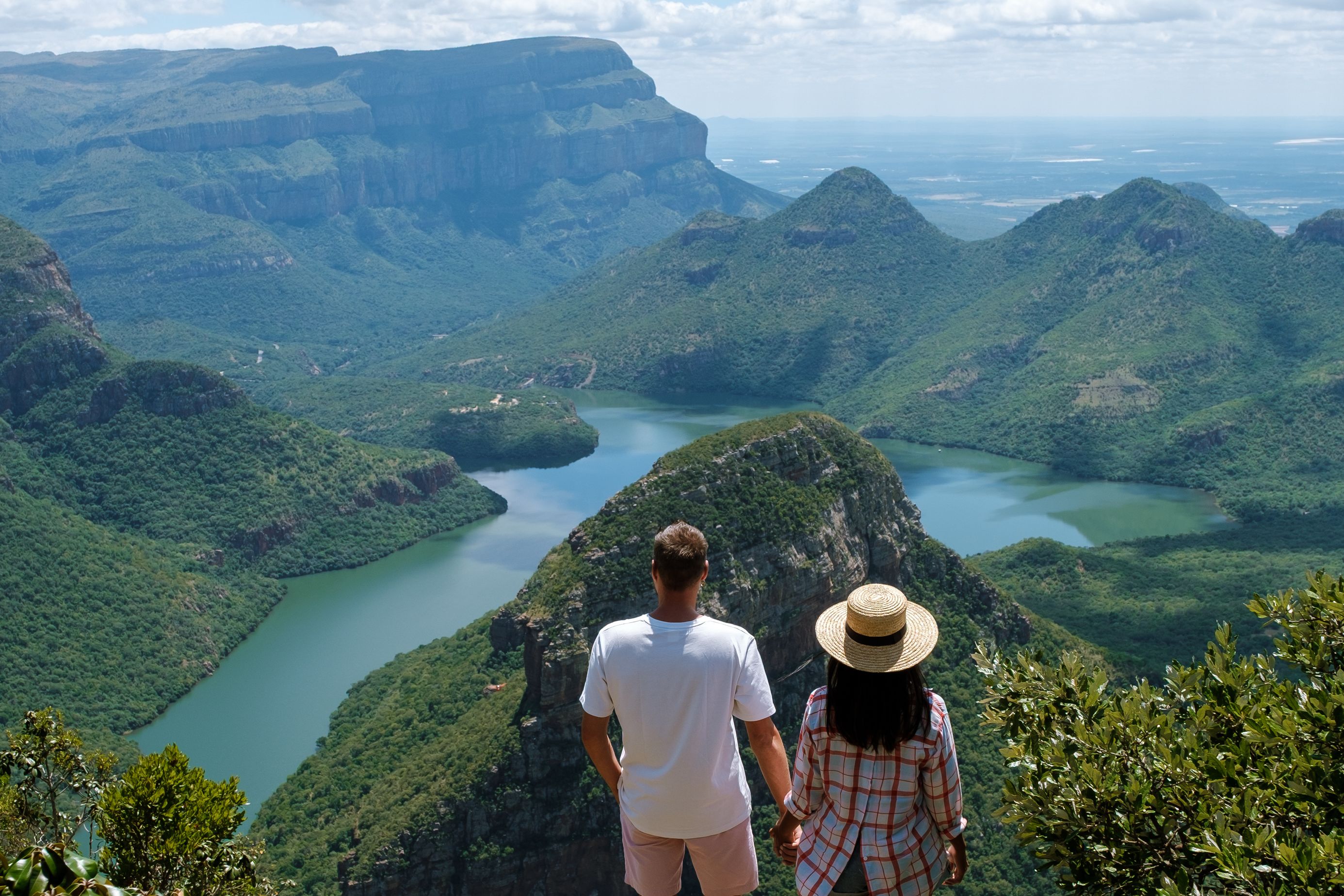 Stel kijkt uit op Blyde River Canyon