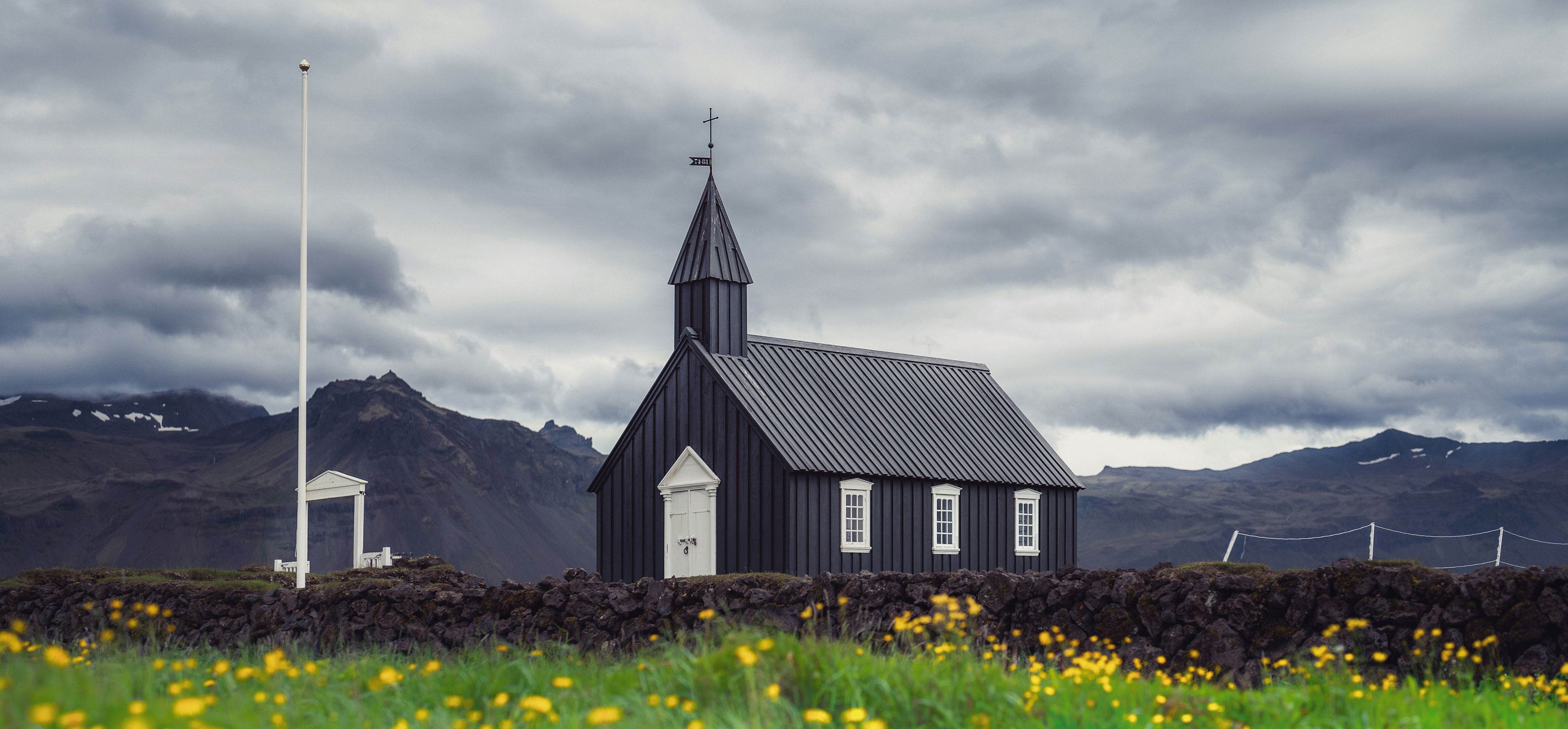 IJsland-Snæfellsnes-Budir-zwart-kerk