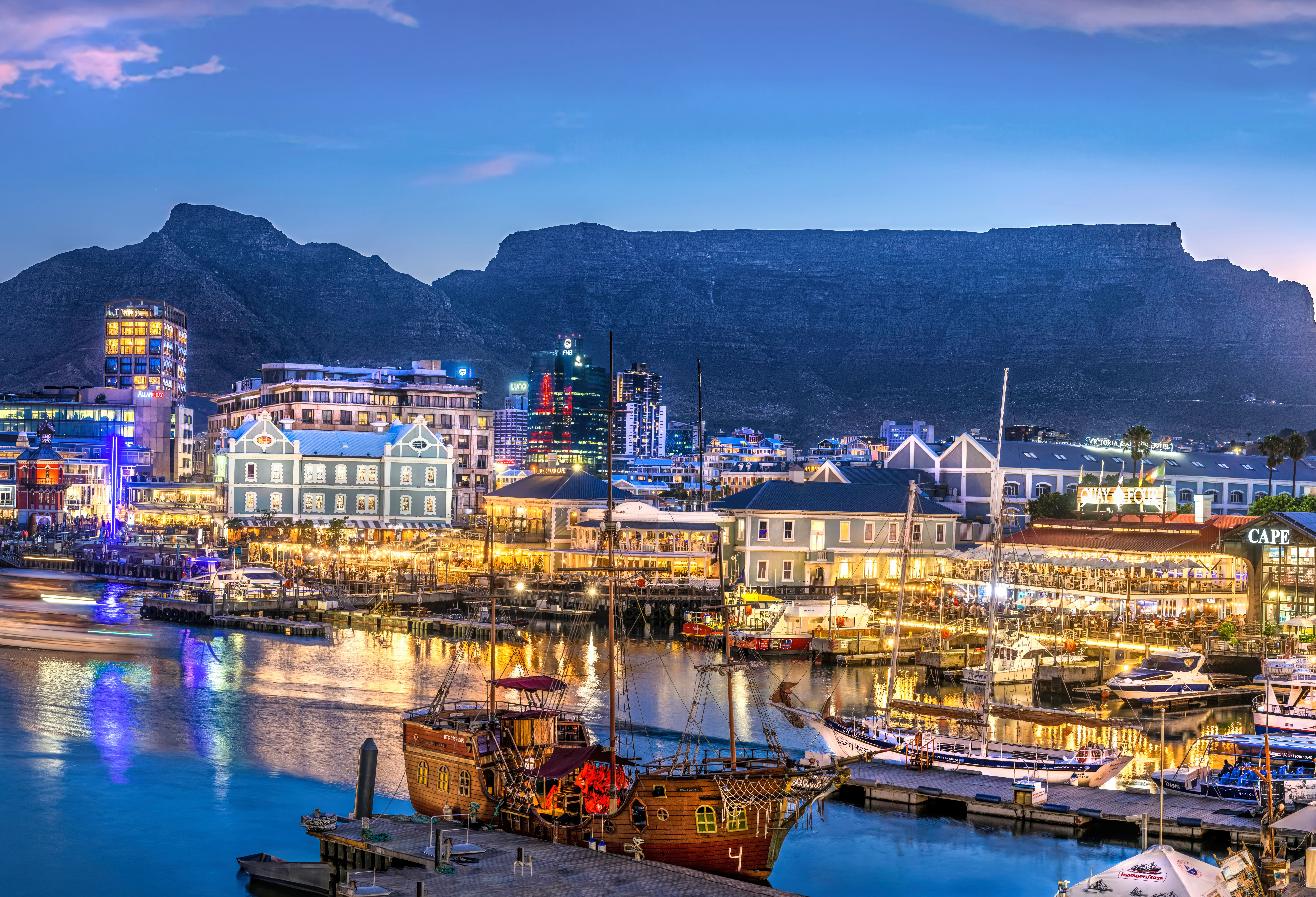 Zuid-Afrika-Kaapstad-panorama-uitzicht-op-tafelberg-en-waterfront