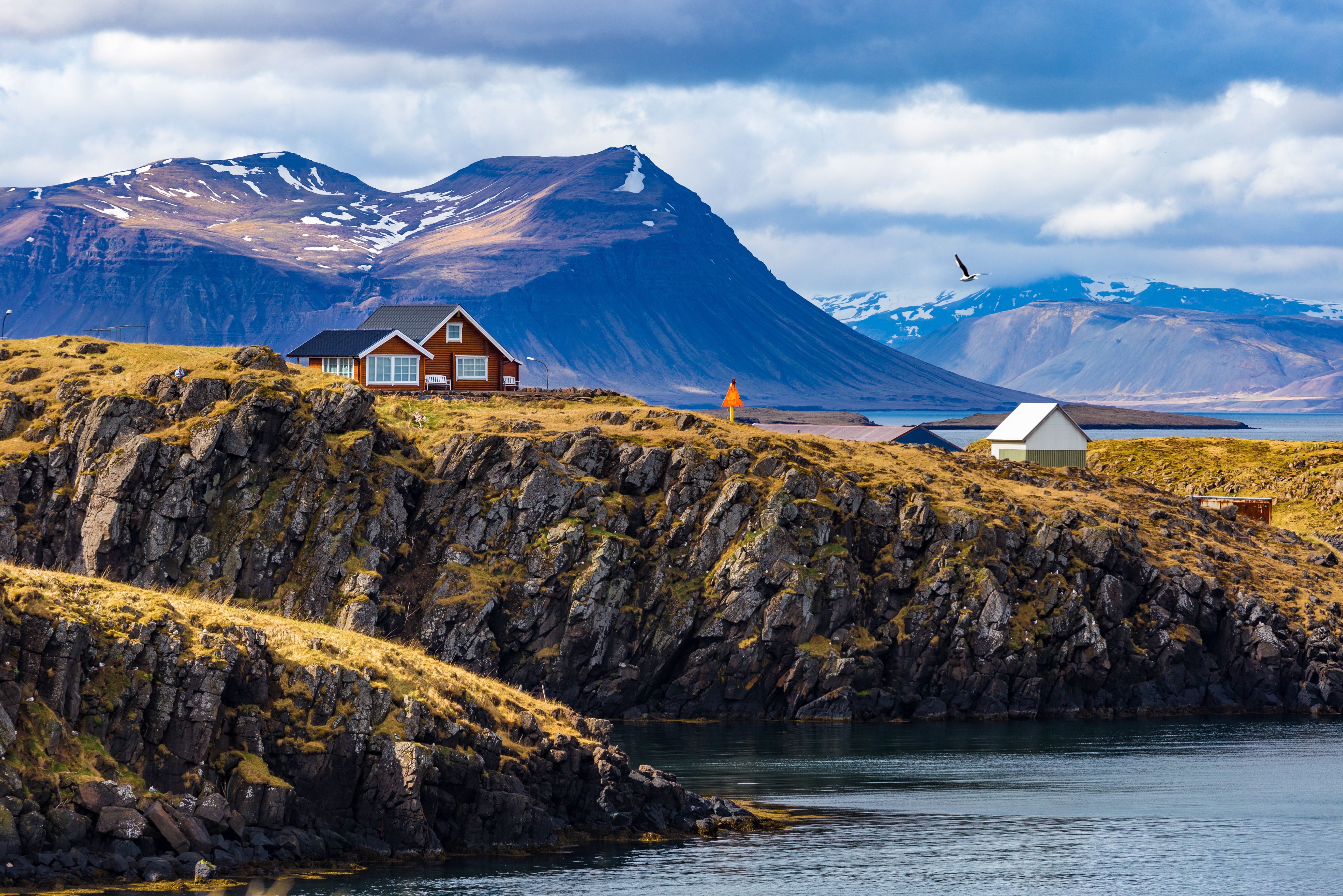 ijsland-west-ijsland-stykkisholmur-dorpje