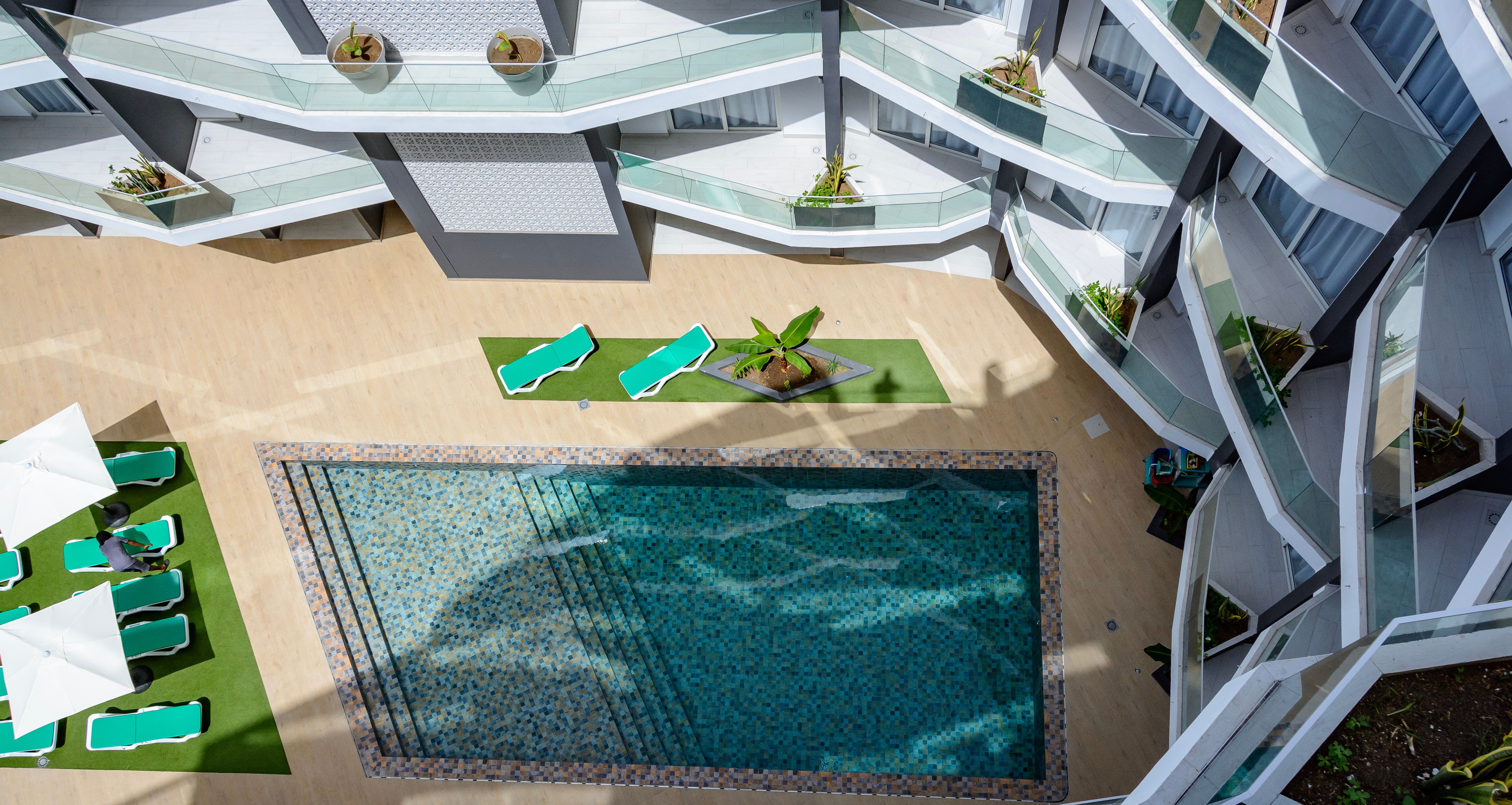 Sao-Vicente-Ouril-Mindelo-hotel-areal-zwembad-2