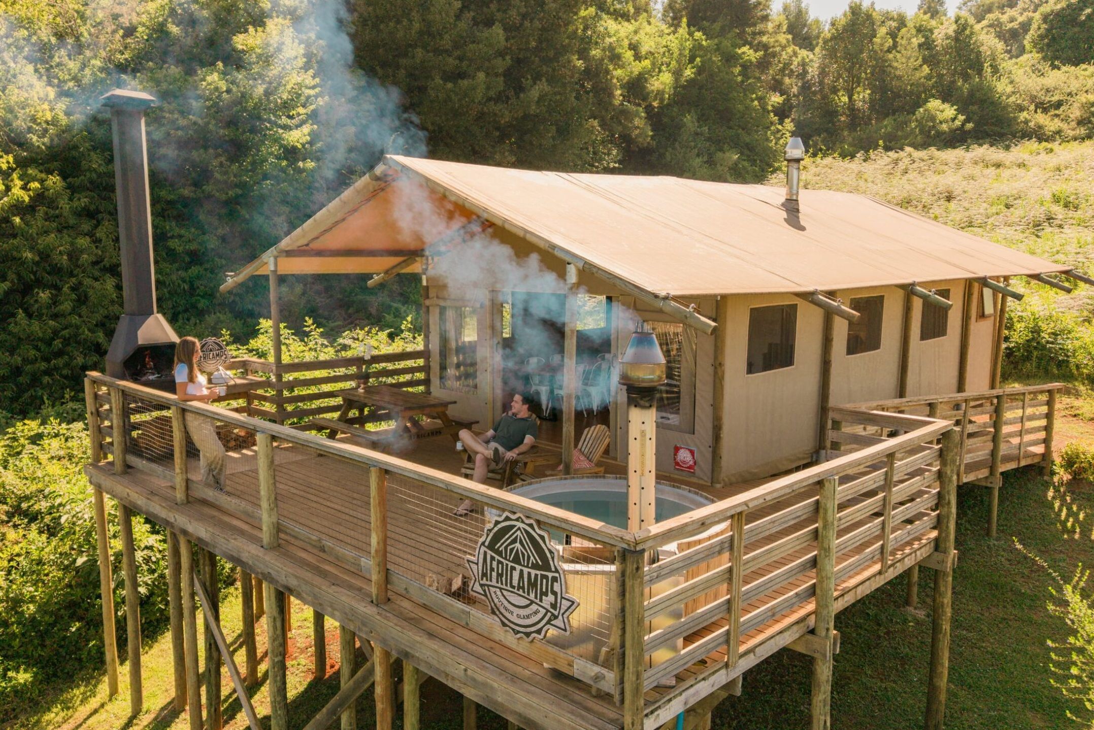 Glamping tent met jacuzzi