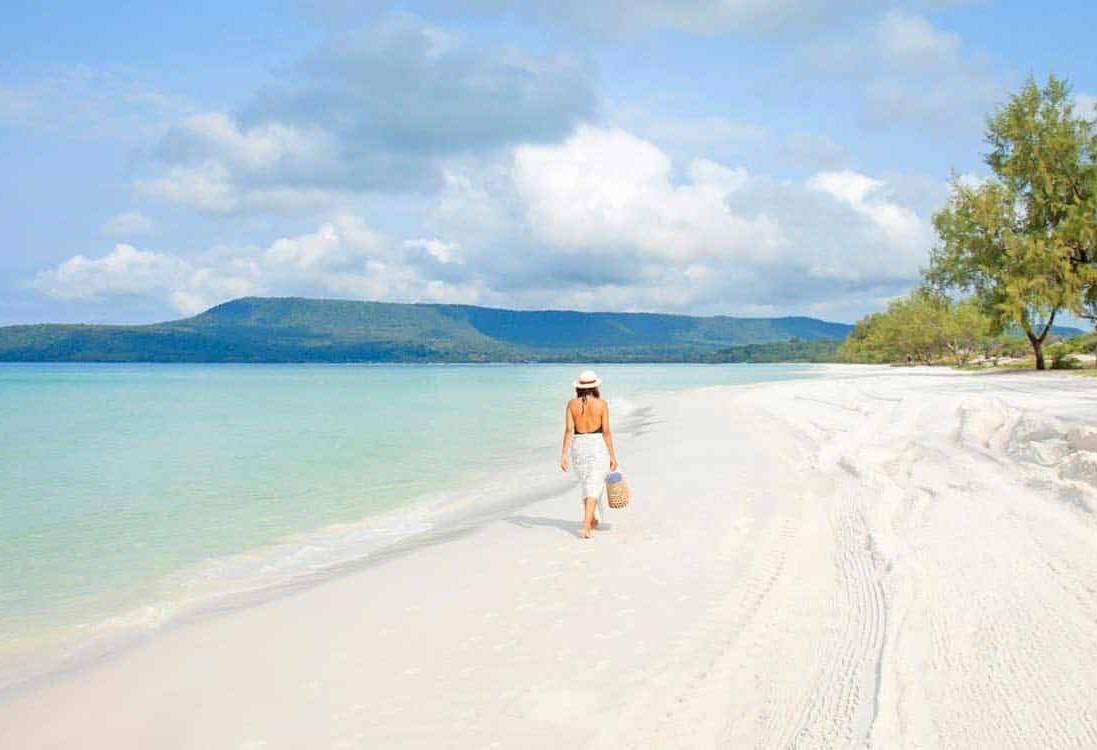 Het strand bij The Royal Sands Koh Rong in Cambodja