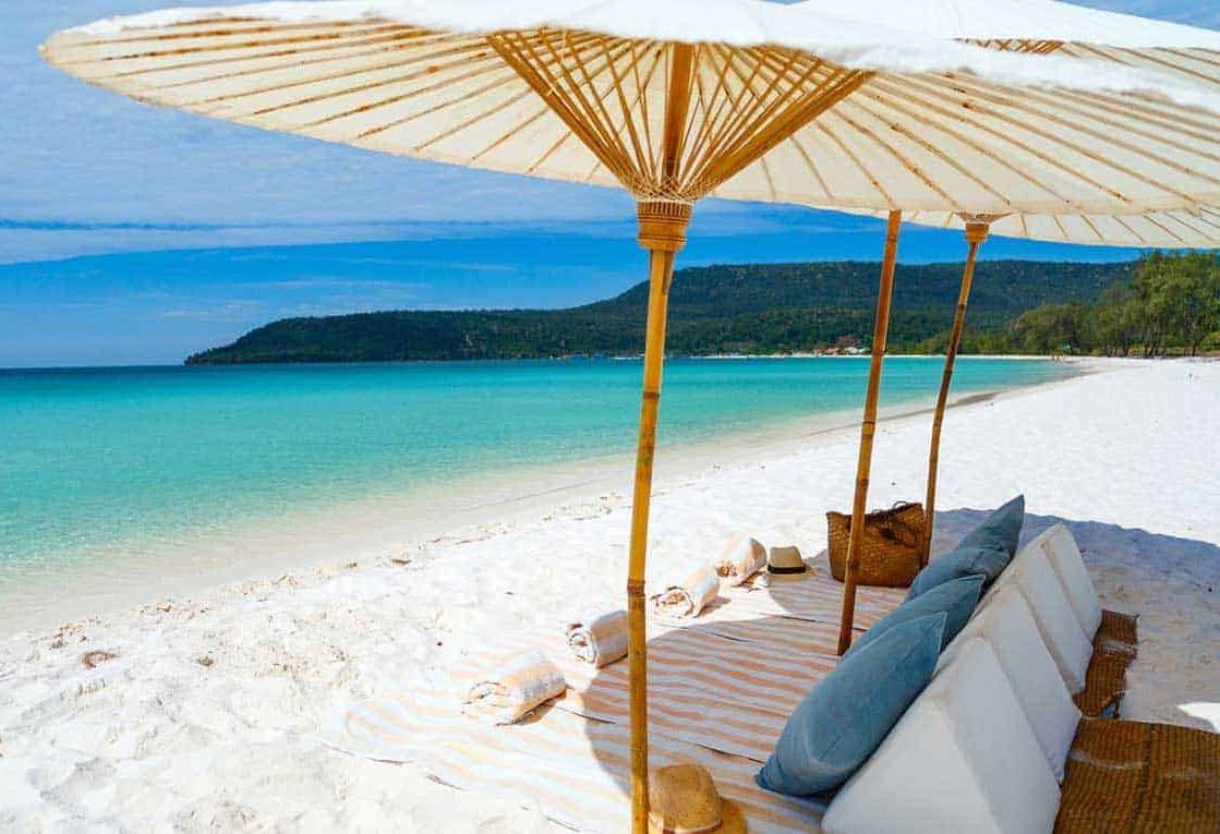 Het strand bij The Royal Sands Koh Rong in Cambodja